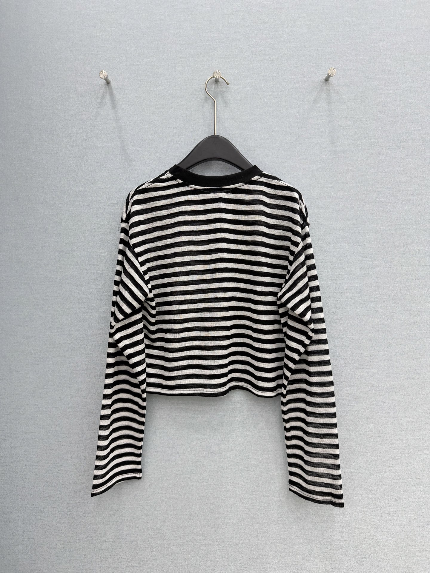 🛒𝐍𝐄𝐖 · 𝟐𝟎𝟐6/爆款现货设计师 Ale*｜26烫钻条纹针织衫王炸单品，精致常规版型上身巨显瘦！定