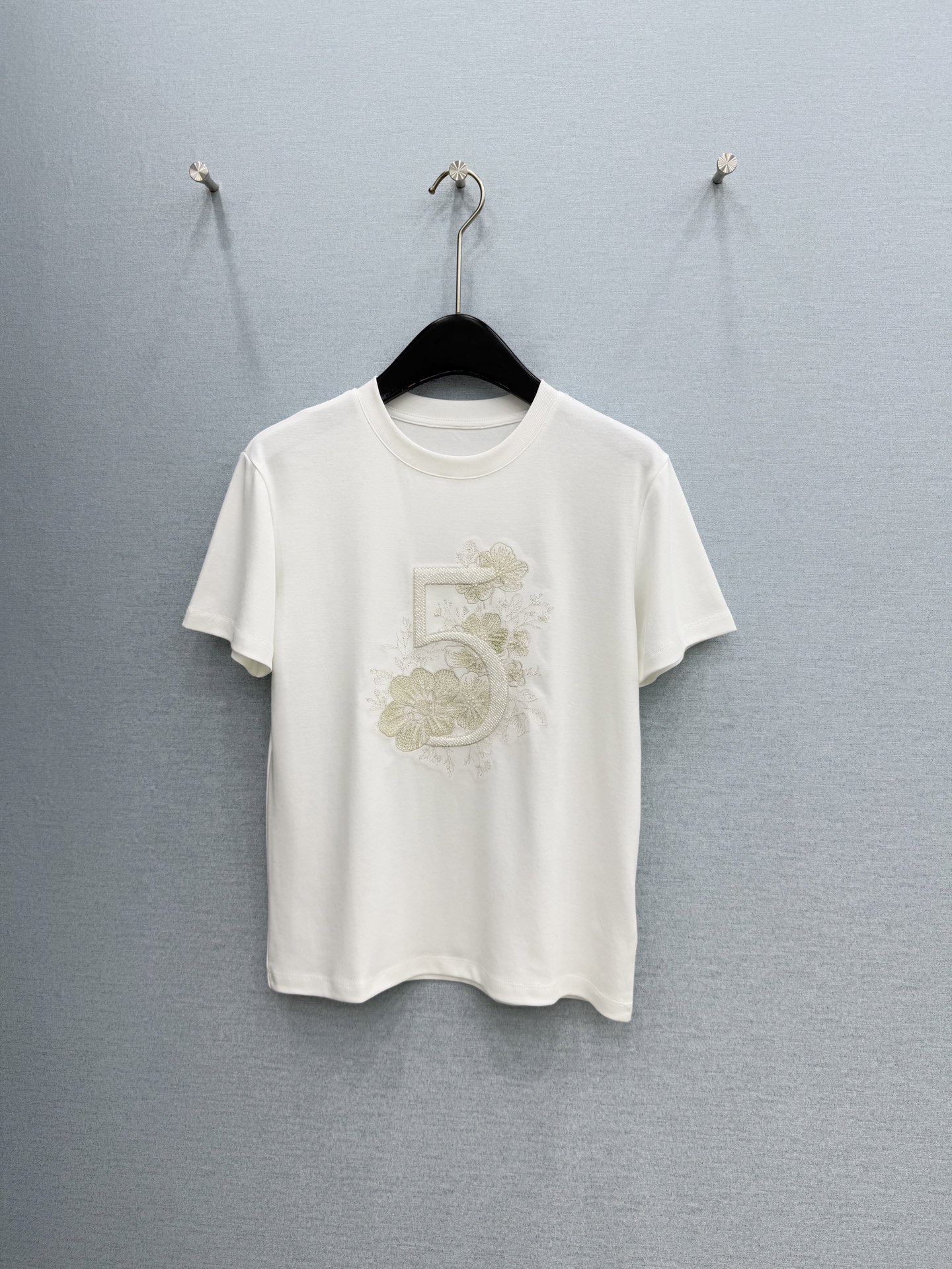 🛒𝐍𝐄𝐖 · 𝟐𝟎𝟐6/爆款现货原单品质 Ch*｜26新品刺绣短袖T恤精致版型上身巨显瘦！定制最新工艺 