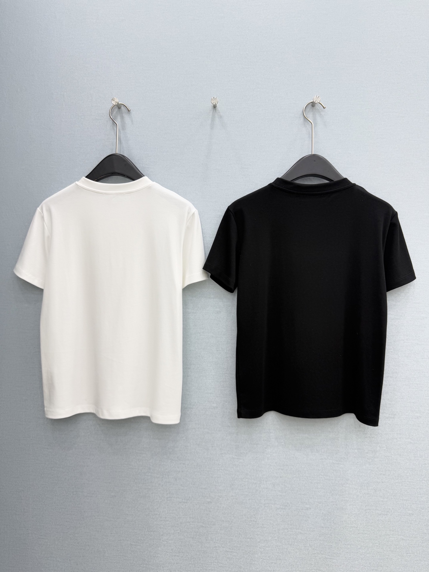 🛒𝐍𝐄𝐖 · 𝟐𝟎𝟐6/爆款现货原单品质 Ch*｜26新品刺绣短袖T恤精致版型上身巨显瘦！定制最新工艺 