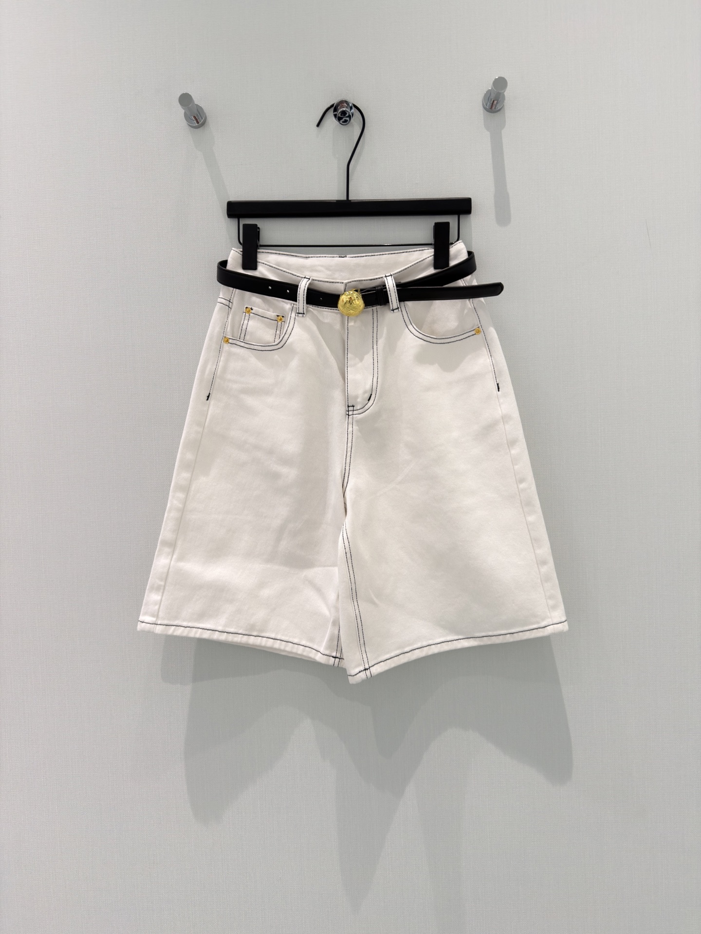 🛒𝐍𝐄𝐖 · 𝟐𝟎𝟐6/爆款现货设计师 原创｜订制腰带牛仔中裤 闭眼入的单品 随便一搭都气质感爆棚 订制