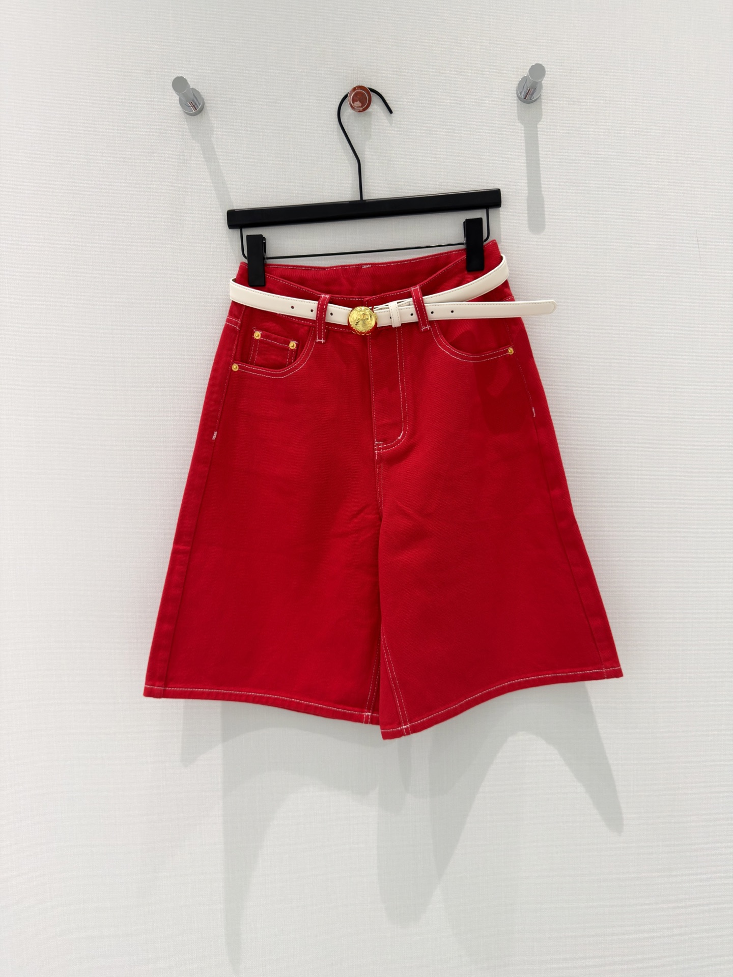 🛒𝐍𝐄𝐖 · 𝟐𝟎𝟐6/爆款现货设计师 原创｜订制腰带牛仔中裤 闭眼入的单品 随便一搭都气质感爆棚 订制