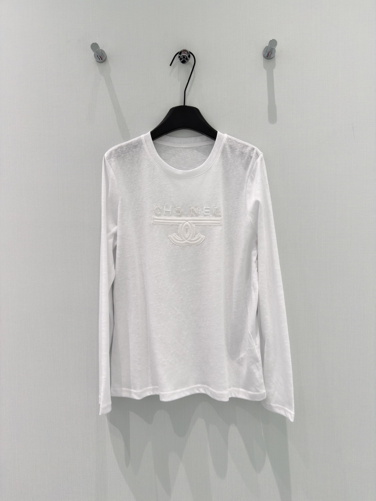 🛒𝐍𝐄𝐖 · 𝟐𝟎𝟐6/爆款现货【春夏上新】 设计师小众｜2026新款长袖订珠刺绣防晒T恤进口断缩丝麻感