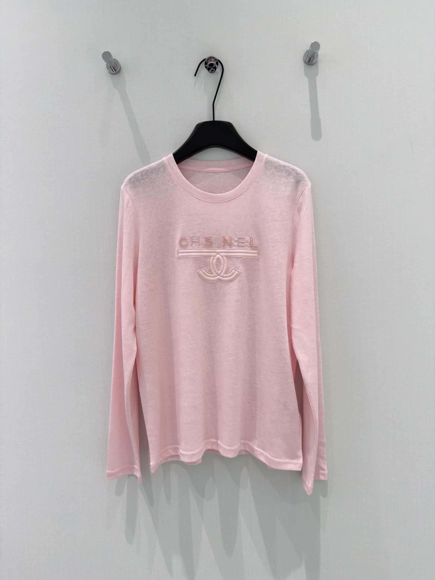 🛒𝐍𝐄𝐖 · 𝟐𝟎𝟐6/爆款现货【春夏上新】 设计师小众｜2026新款长袖订珠刺绣防晒T恤进口断缩丝麻感