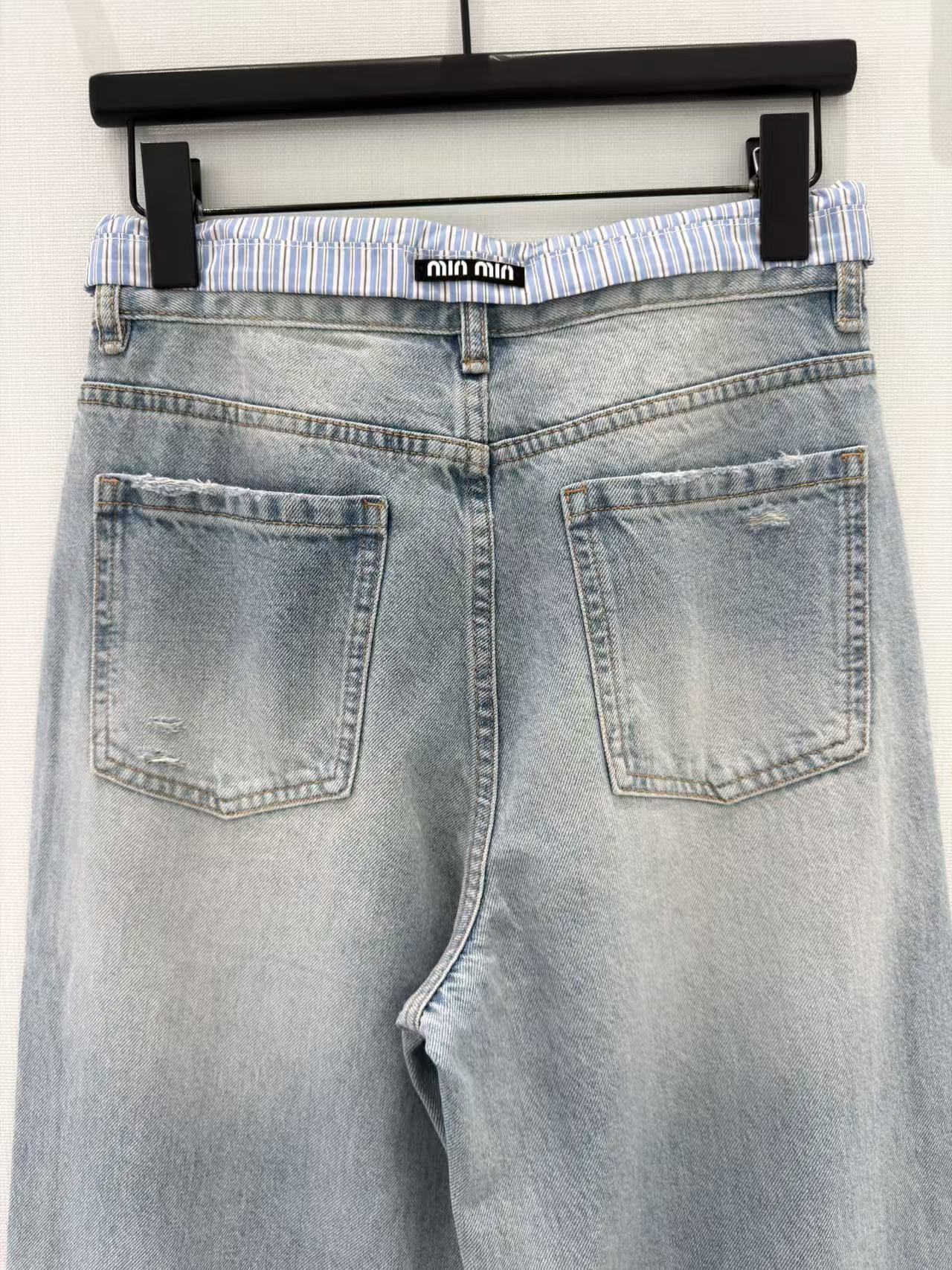 🛒𝐍𝐄𝐖 · 𝟐𝟎𝟐6/爆款现货原创 设计师｜条纹拼接破洞牛仔裤采用高端定制面料，牛仔穿起来非常舒适，常