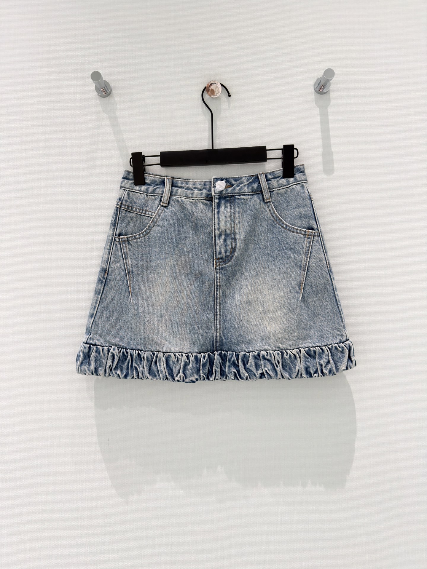 🛒𝐍𝐄𝐖 · 𝟐𝟎𝟐6/爆款现货原创 设计师｜26新款花边牛仔裤裙色系搭配非常好看，瘦身设计，版型上身巨