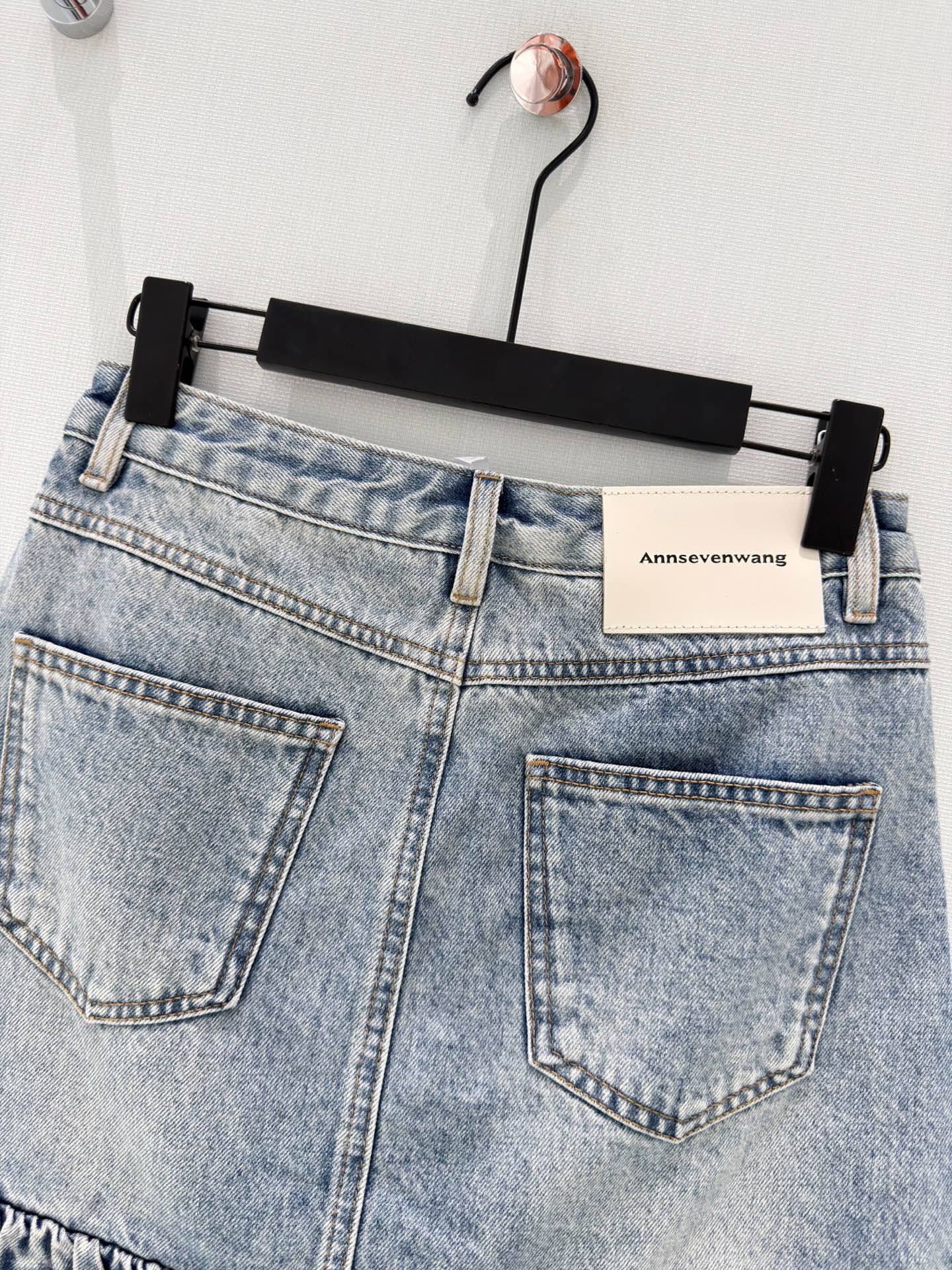 🛒𝐍𝐄𝐖 · 𝟐𝟎𝟐6/爆款现货原创 设计师｜26新款花边牛仔裤裙色系搭配非常好看，瘦身设计，版型上身巨