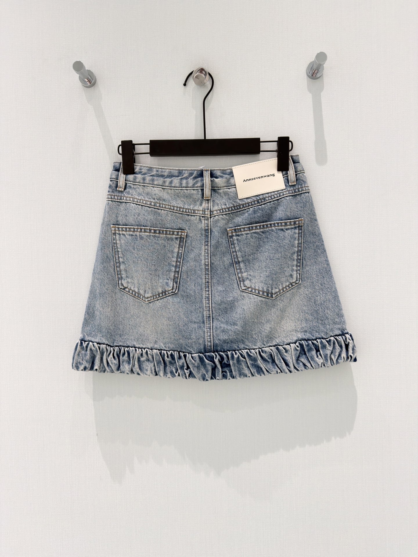 🛒𝐍𝐄𝐖 · 𝟐𝟎𝟐6/爆款现货原创 设计师｜26新款花边牛仔裤裙色系搭配非常好看，瘦身设计，版型上身巨