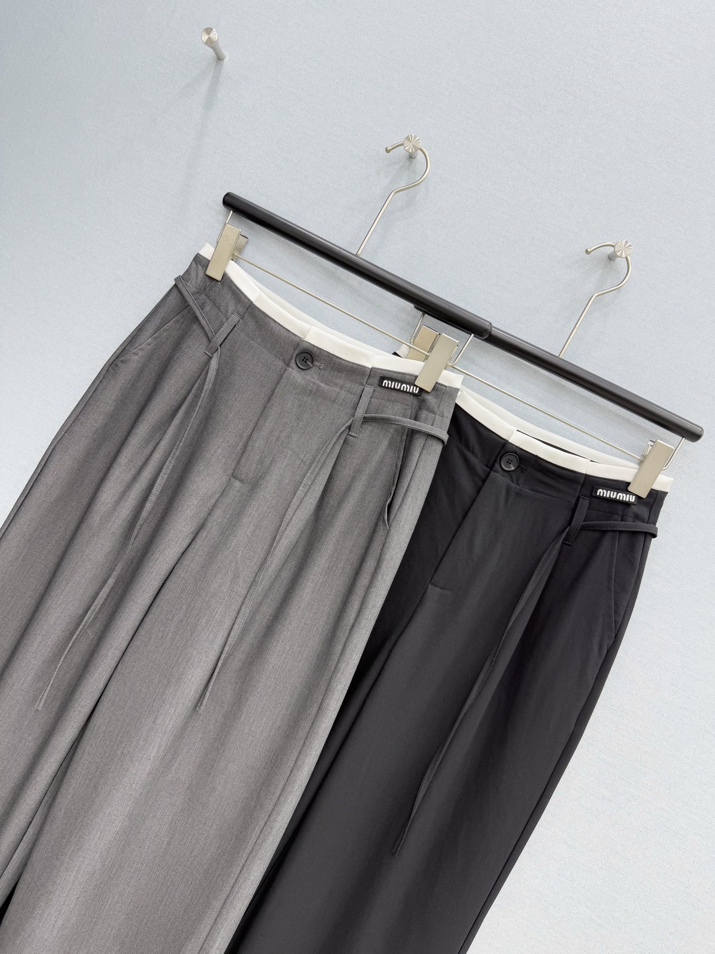 🛒𝐍𝐄𝐖 · 𝟐𝟎𝟐6/爆款现货【春夏上新】原创 ｜26新款休闲西裤撞色贴标 颜色百搭高级 慵懒随意大女