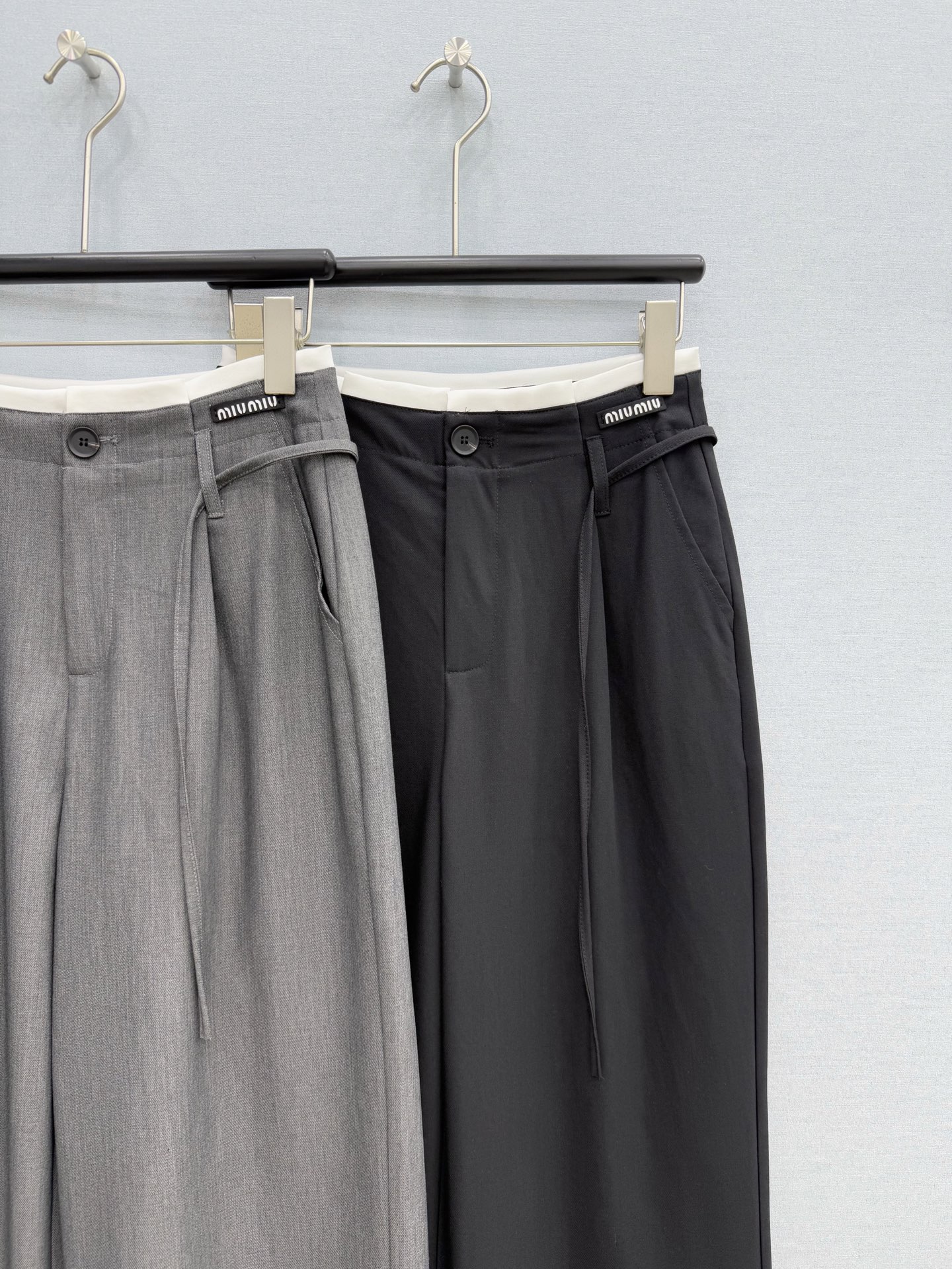 🛒𝐍𝐄𝐖 · 𝟐𝟎𝟐6/爆款现货【春夏上新】原创 ｜26新款休闲西裤撞色贴标 颜色百搭高级 慵懒随意大女