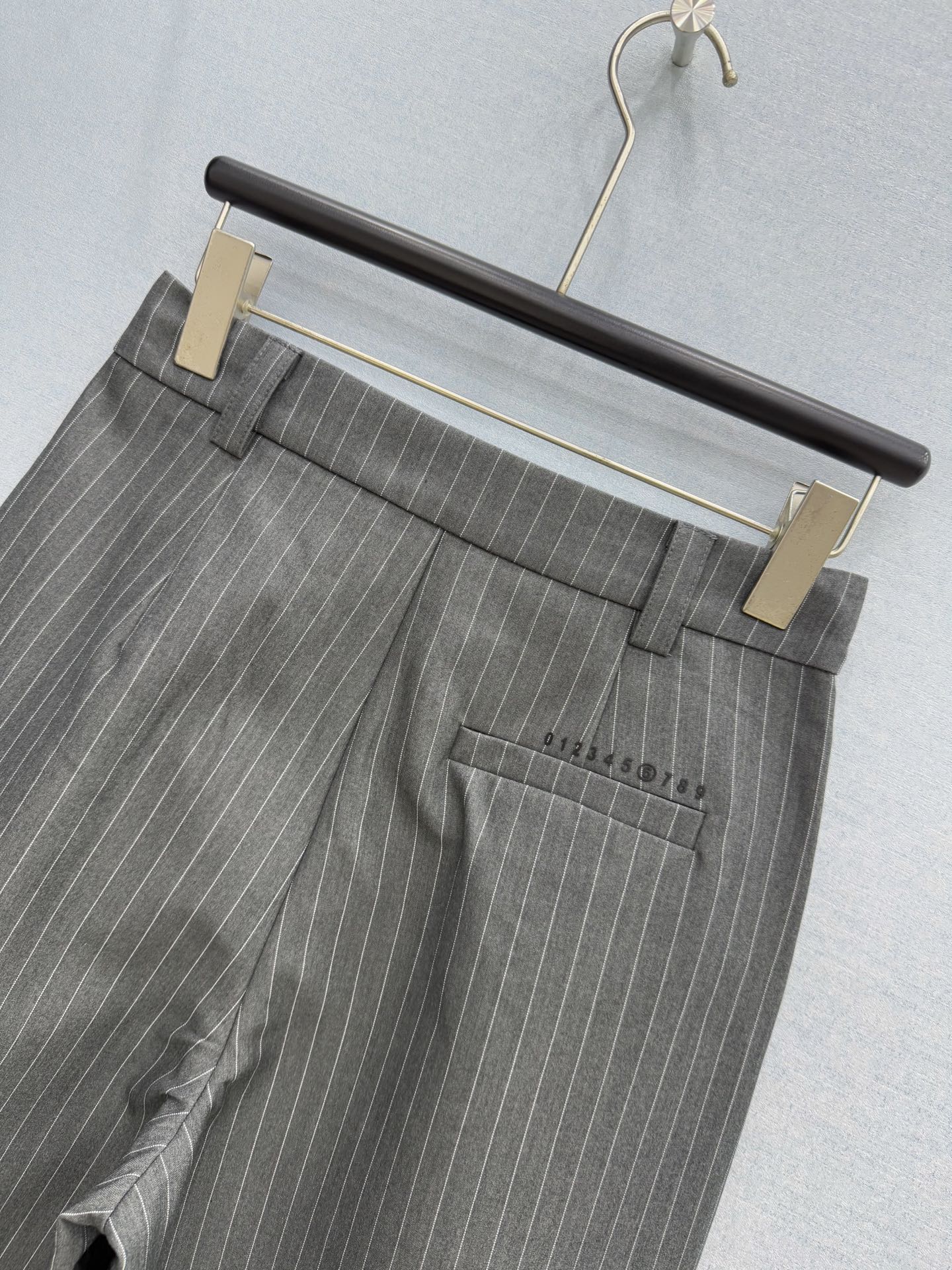 🛒𝐍𝐄𝐖 · 𝟐𝟎𝟐6/爆款现货【春夏上新】原创 ｜26新款腰包条纹中裤颜色百搭高级 慵懒随意大女主 视