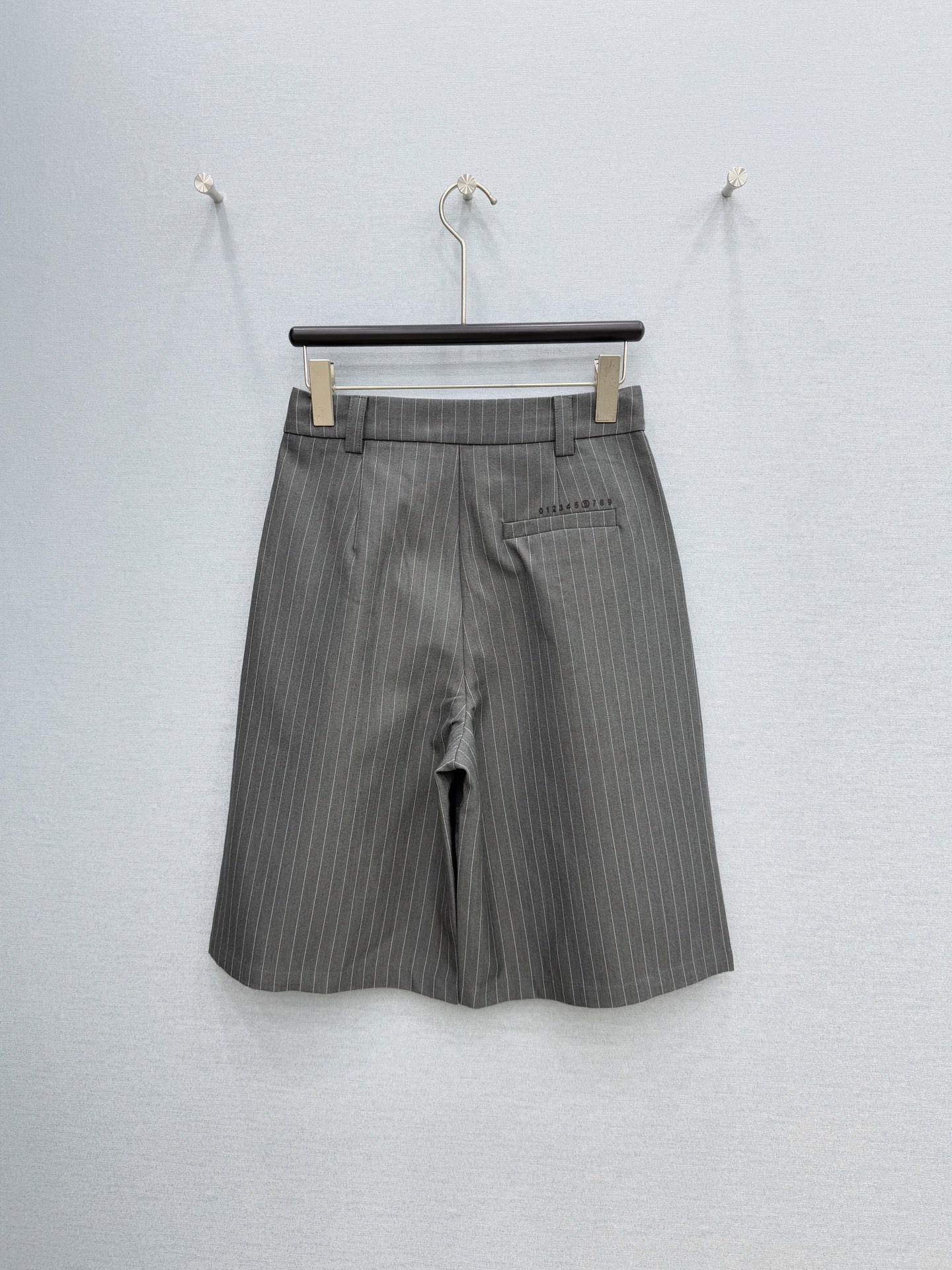 🛒𝐍𝐄𝐖 · 𝟐𝟎𝟐6/爆款现货【春夏上新】原创 ｜26新款腰包条纹中裤颜色百搭高级 慵懒随意大女主 视