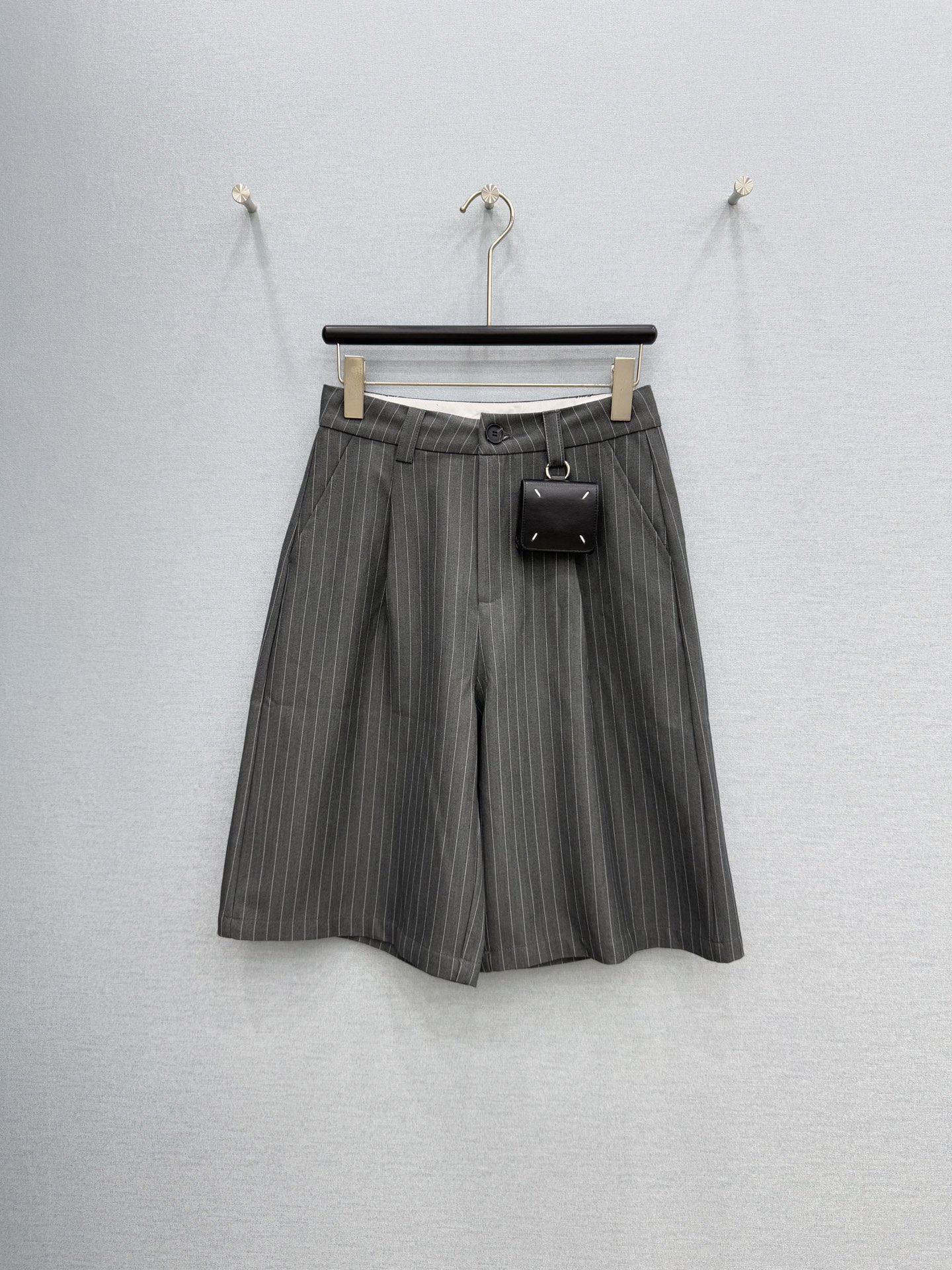 🛒𝐍𝐄𝐖 · 𝟐𝟎𝟐6/爆款现货【春夏上新】原创 ｜26新款腰包条纹中裤颜色百搭高级 慵懒随意大女主 视