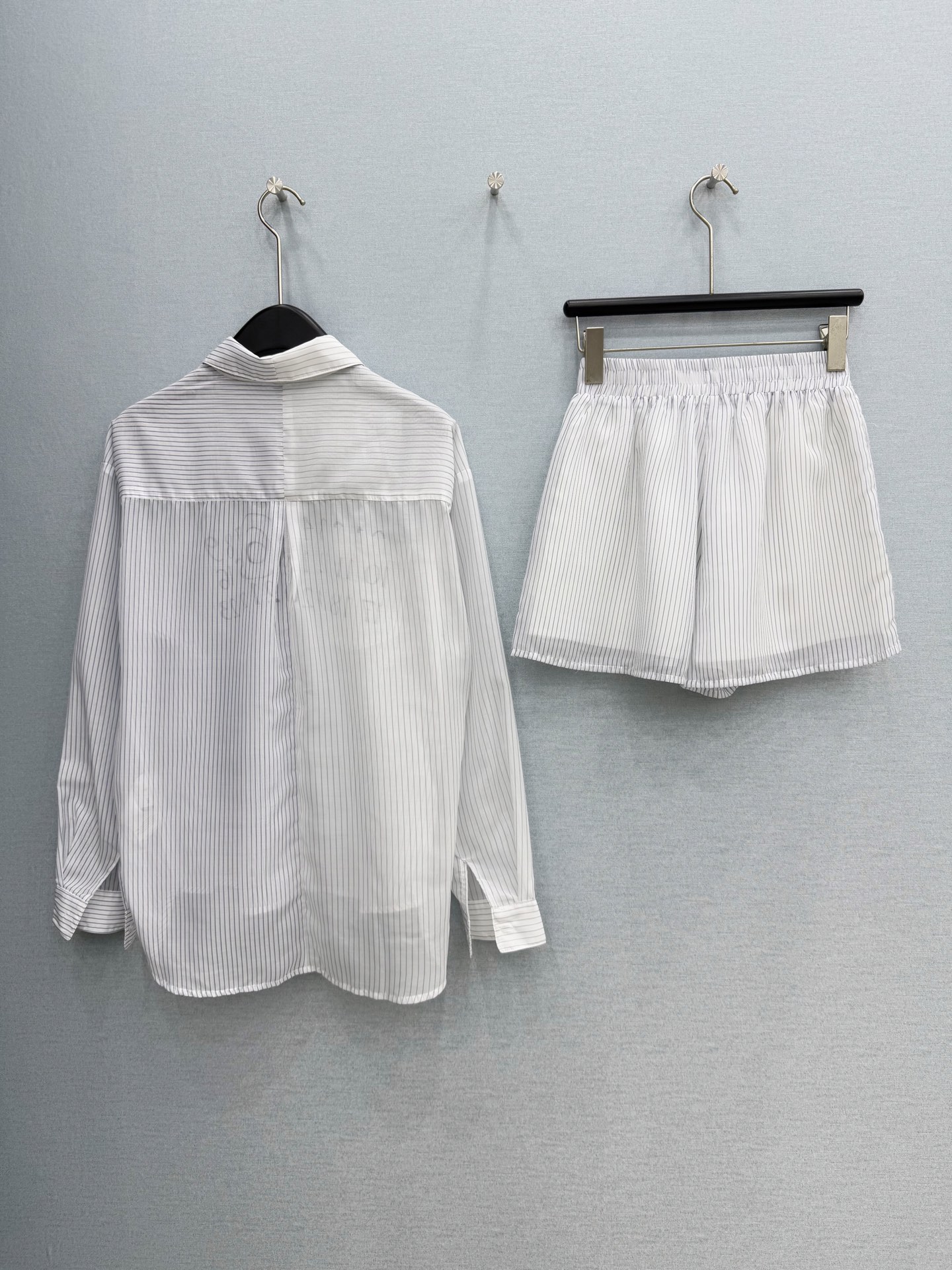 🛒𝐍𝐄𝐖 · 𝟐𝟎𝟐6/爆款现货【春夏上新】设计师｜26新品透视衬衫套装！高端印花衬衫，搭配松紧短裤极简