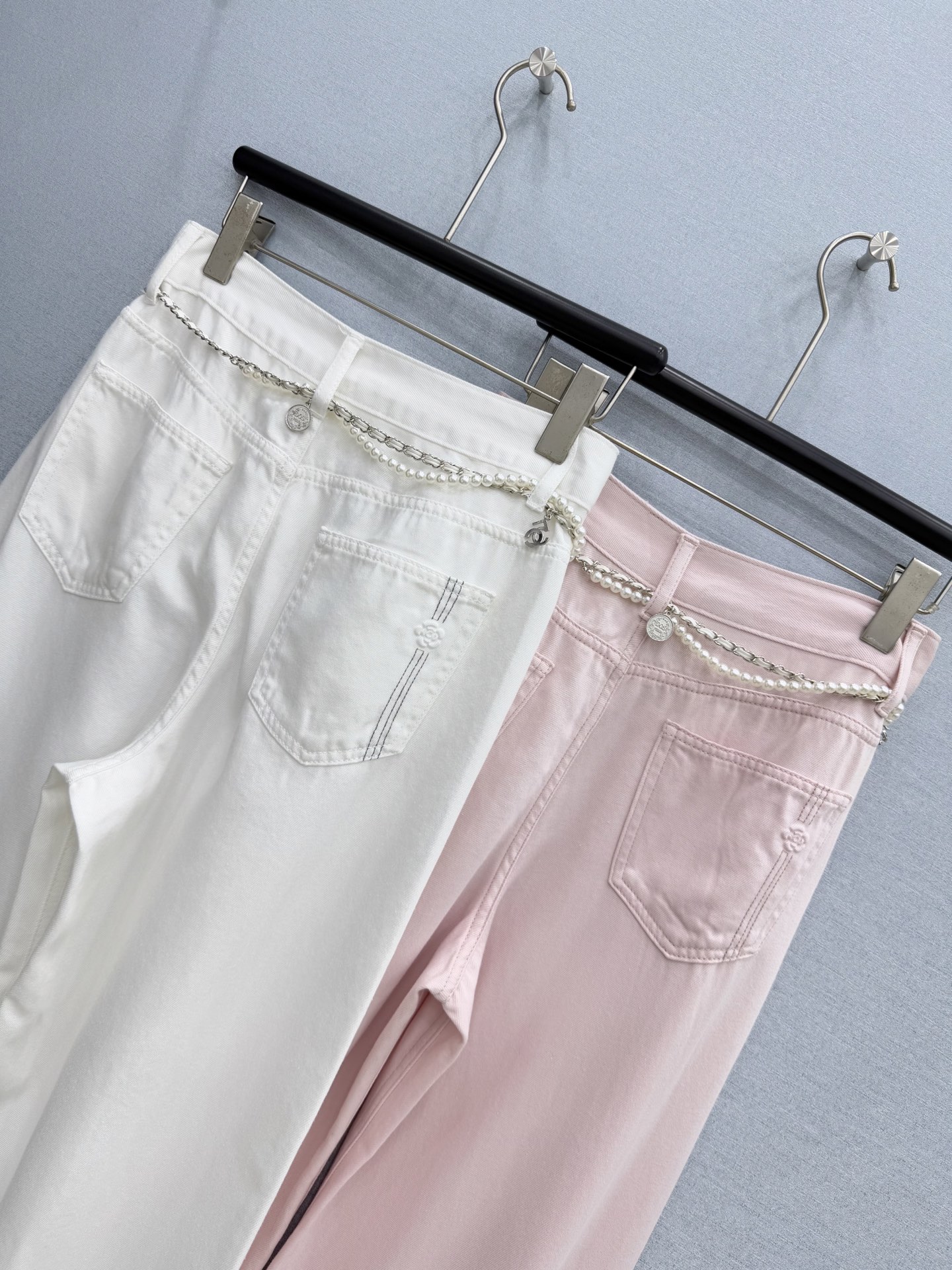 🛒𝐍𝐄𝐖 · 𝟐𝟎𝟐6/爆款现货原单品质 设计师｜26新款山茶花腰链天丝牛仔裤阔腿版型 包容性极好 视觉