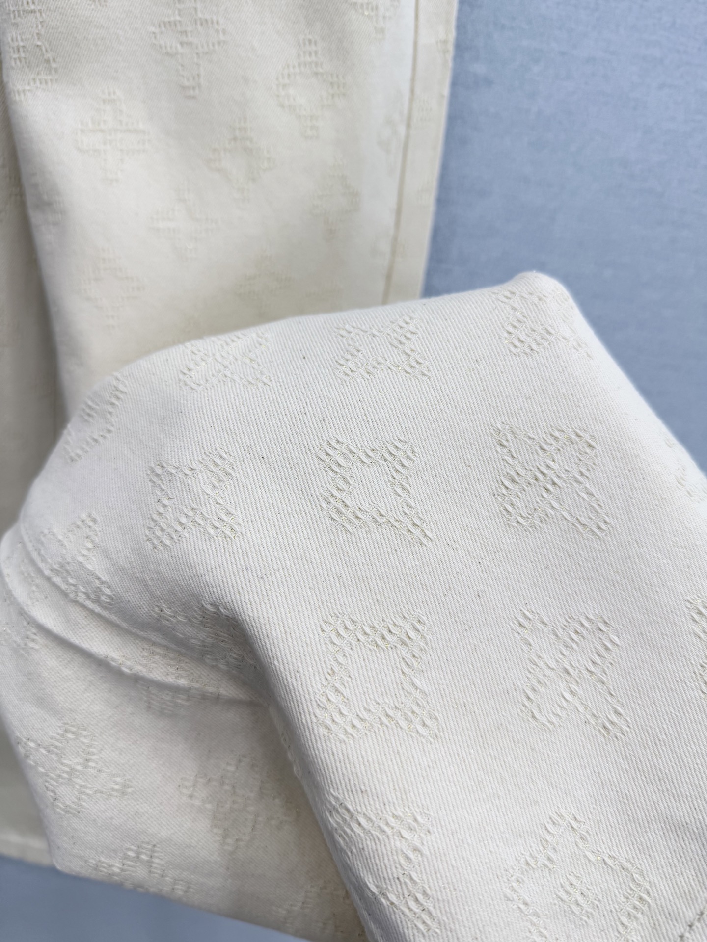 🛒𝐍𝐄𝐖 · 𝟐𝟎𝟐6/爆款现货【原单品质】Lou* V｜订制老花提花直筒牛仔裤采用高端定制面料，牛仔穿