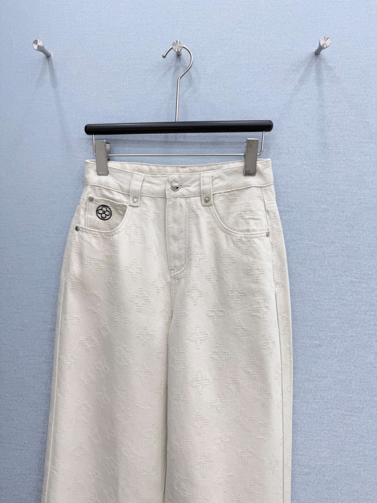 🛒𝐍𝐄𝐖 · 𝟐𝟎𝟐6/爆款现货【原单品质】Lou* V｜订制老花提花直筒牛仔裤采用高端定制面料，牛仔穿