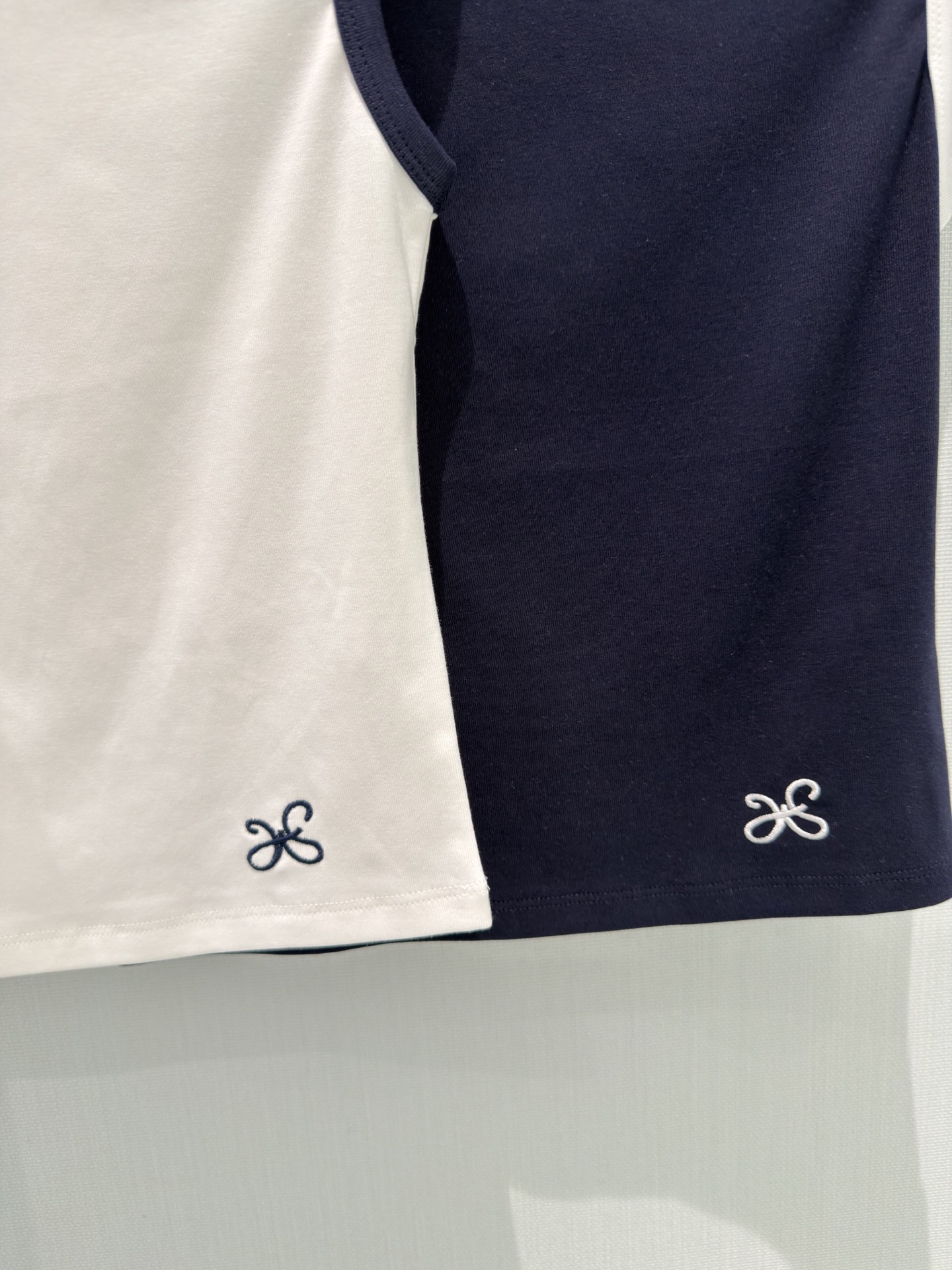 🛒𝐍𝐄𝐖 · 𝟐𝟎𝟐6/爆款现货【春夏上新】 设计师小众｜2026新款刺绣短袖T恤棉质面料，百搭版型 ，