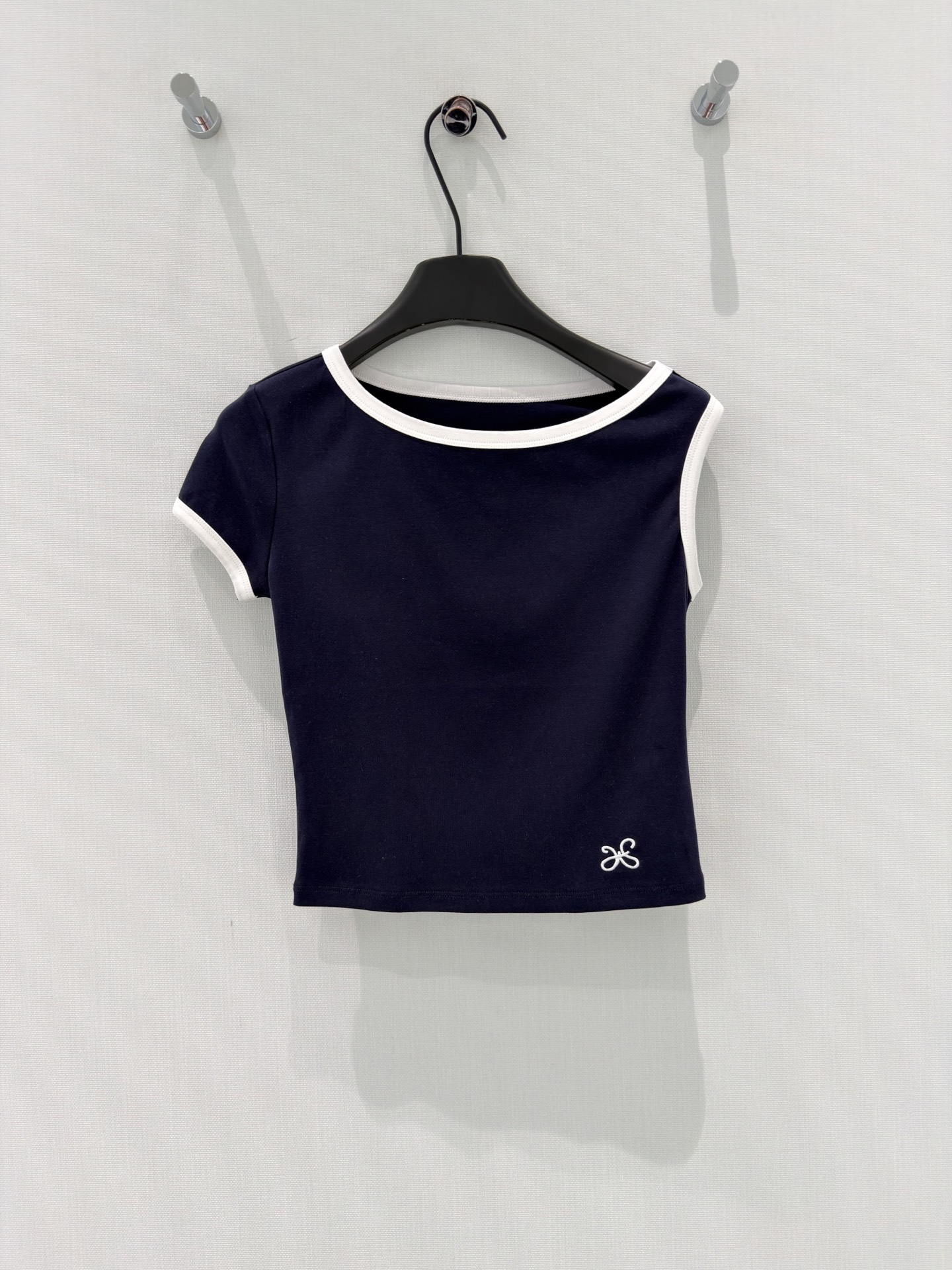 🛒𝐍𝐄𝐖 · 𝟐𝟎𝟐6/爆款现货【春夏上新】 设计师小众｜2026新款刺绣短袖T恤棉质面料，百搭版型 ，