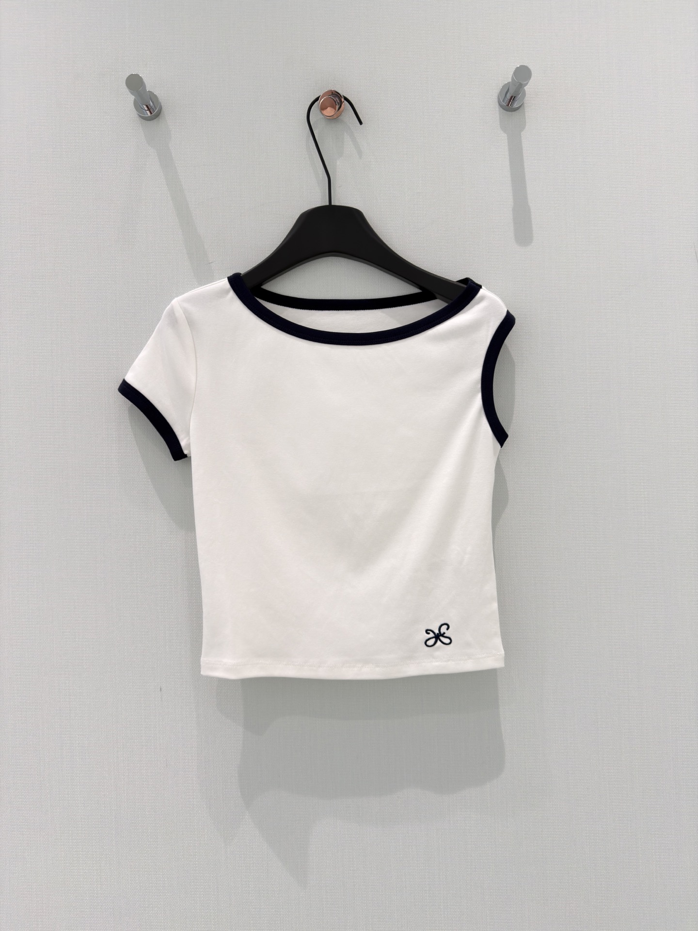 🛒𝐍𝐄𝐖 · 𝟐𝟎𝟐6/爆款现货【春夏上新】 设计师小众｜2026新款刺绣短袖T恤棉质面料，百搭版型 ，