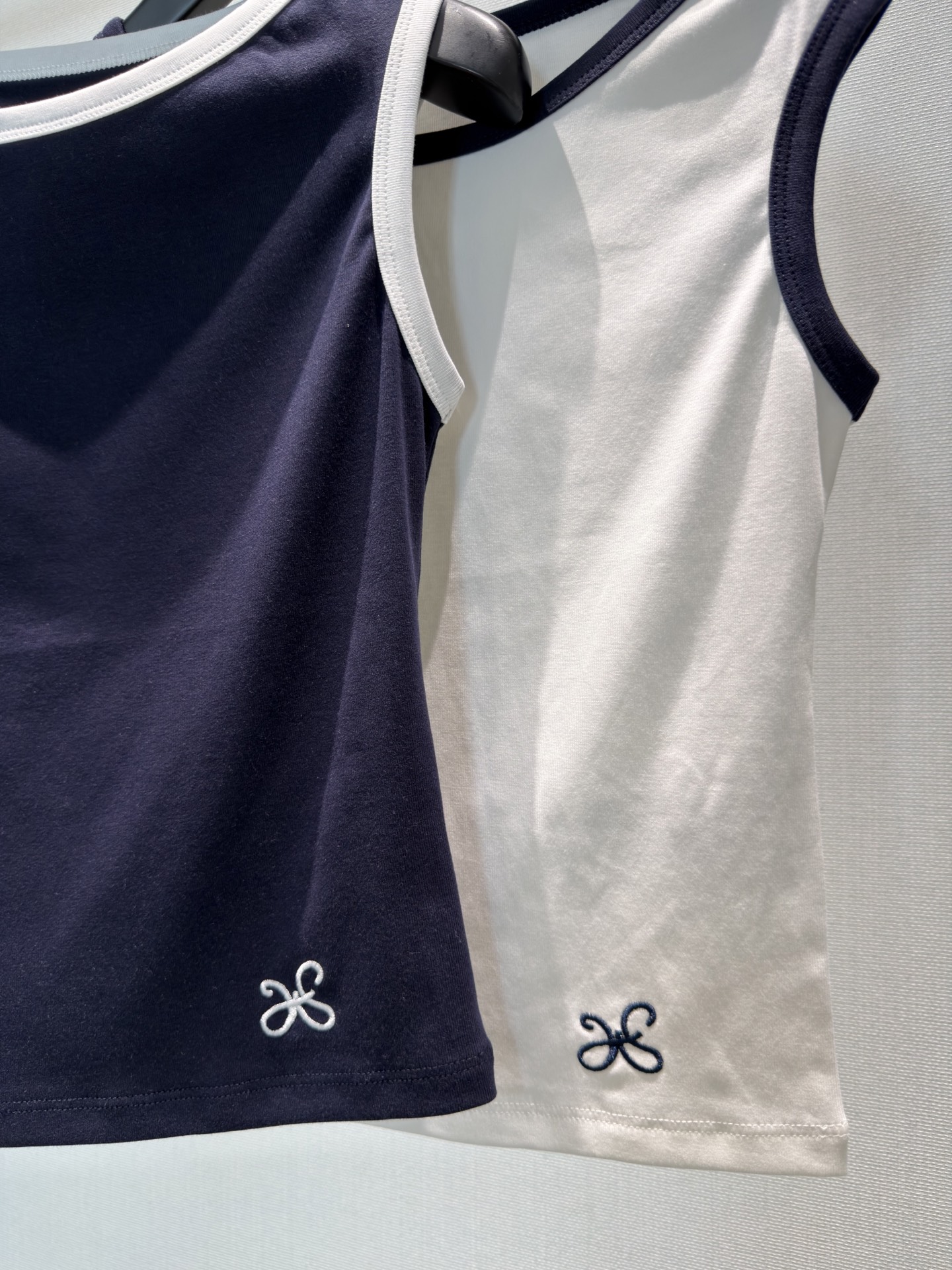 🛒𝐍𝐄𝐖 · 𝟐𝟎𝟐6/爆款现货【春夏上新】 设计师小众｜2026新款刺绣短袖T恤棉质面料，百搭版型 ，