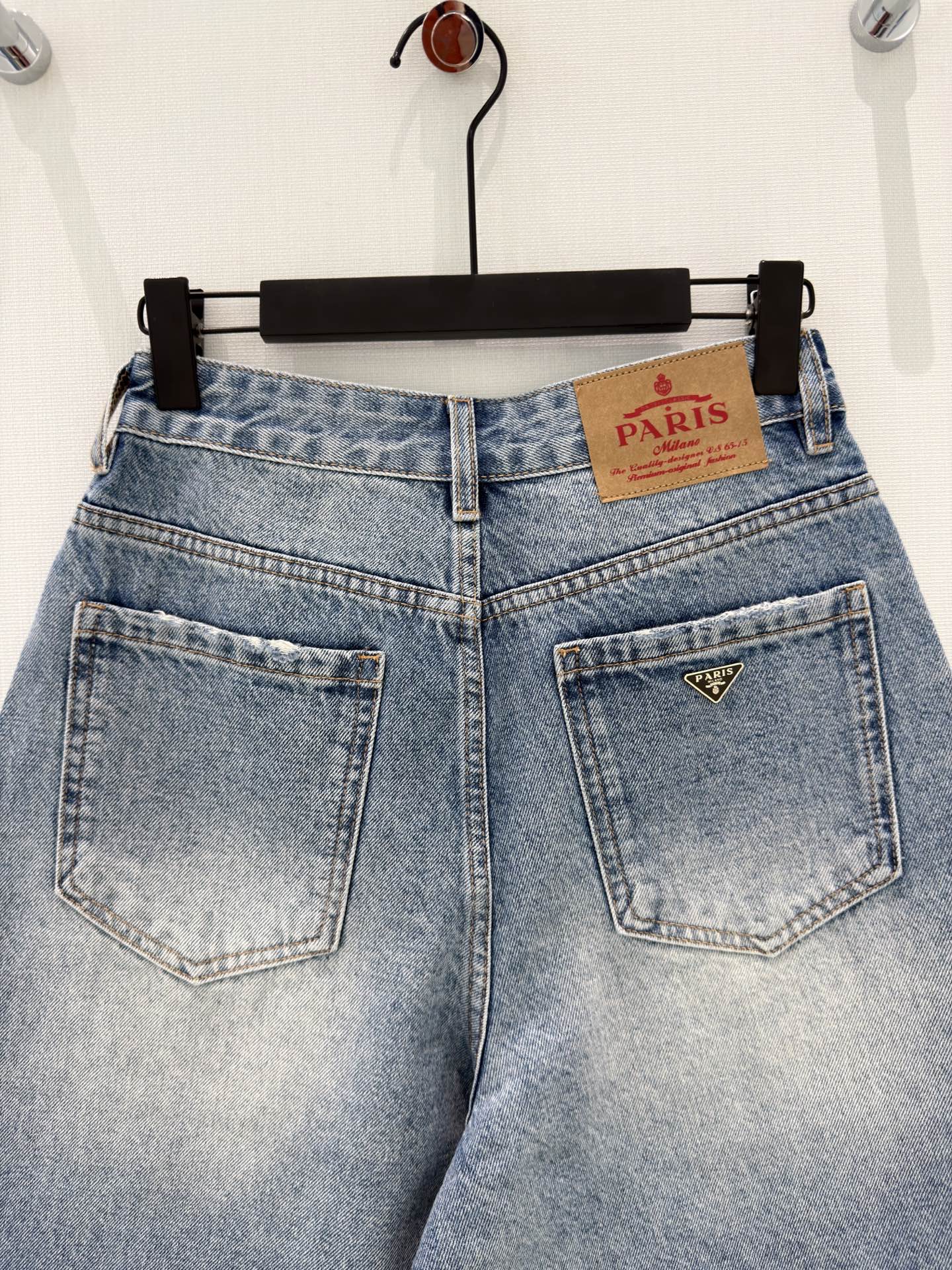 🛒𝐍𝐄𝐖 · 𝟐𝟎𝟐6/爆款现货设计师 原创｜错层贴牌牛仔中裤 闭眼入的单品 随便一搭都气质感爆棚 订制