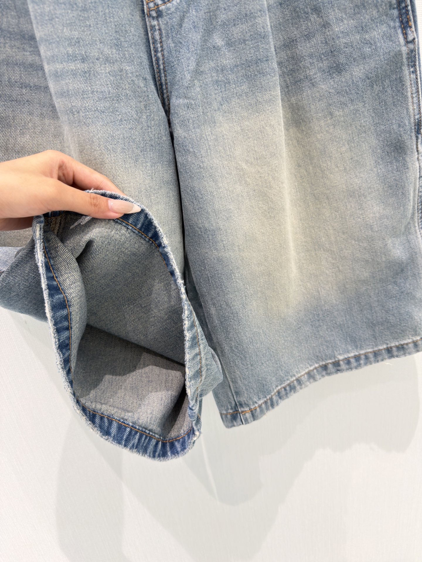 🛒𝐍𝐄𝐖 · 𝟐𝟎𝟐6/爆款现货设计师 原创｜工装腰带牛仔中裤 闭眼入的单品 随便一搭都气质感爆棚 订制