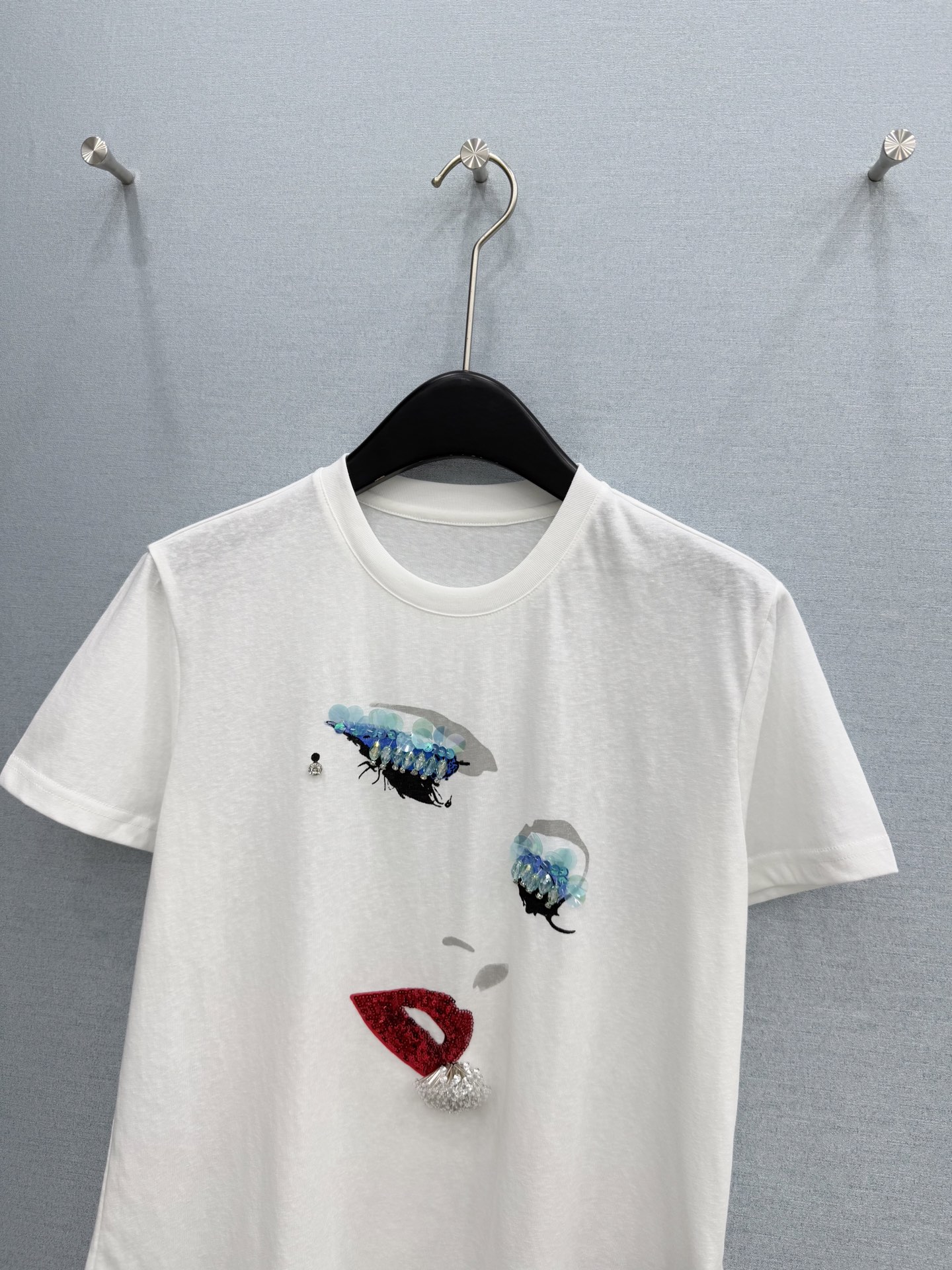 🛒𝐍𝐄𝐖 · 𝟐𝟎𝟐6/爆款现货原单品质 小众*｜精致印花订珠短袖T恤高订面料 亲肤透气舒适标志性字母图