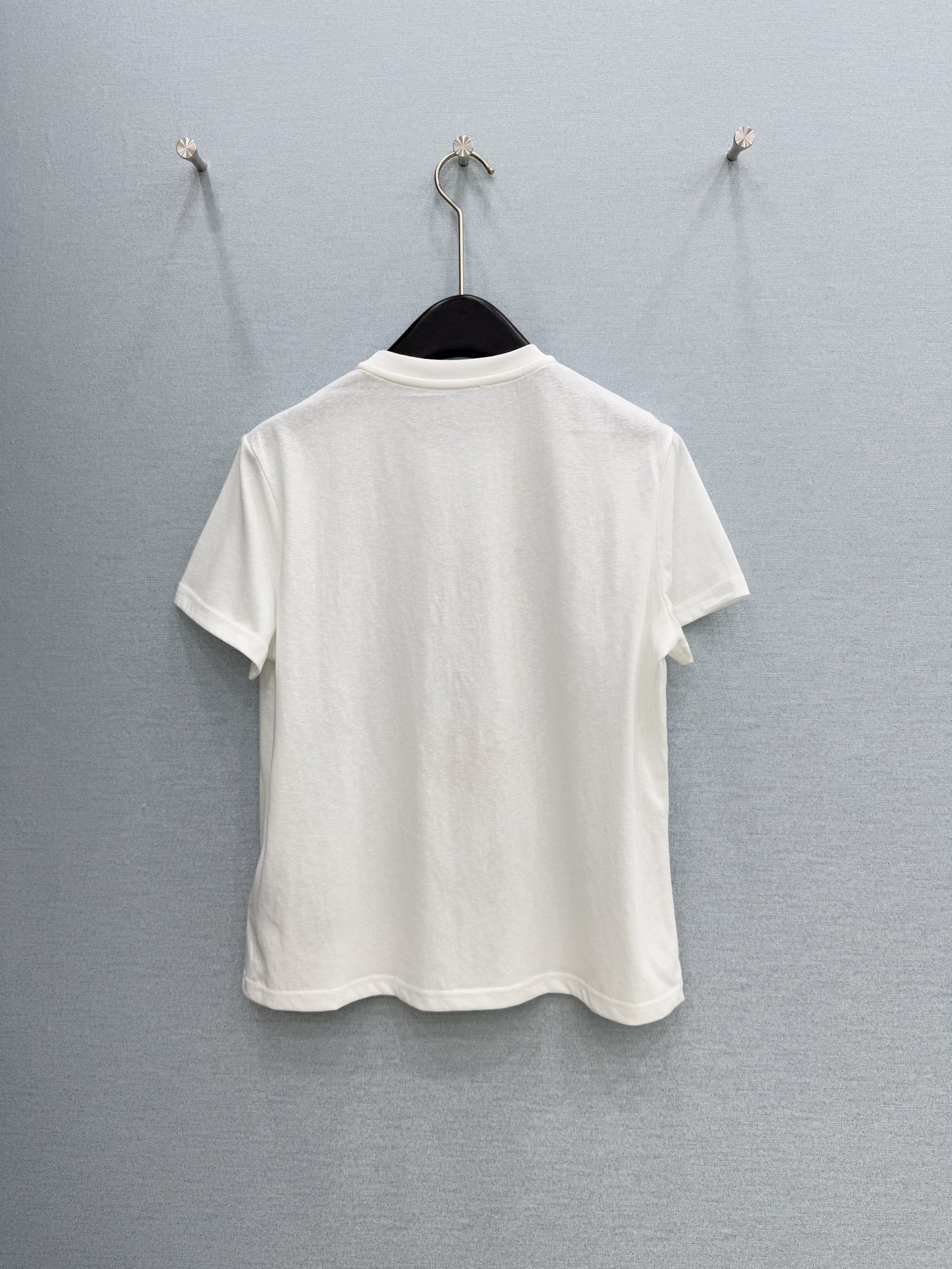 🛒𝐍𝐄𝐖 · 𝟐𝟎𝟐6/爆款现货原单品质 小众*｜精致印花订珠短袖T恤高订面料 亲肤透气舒适标志性字母图