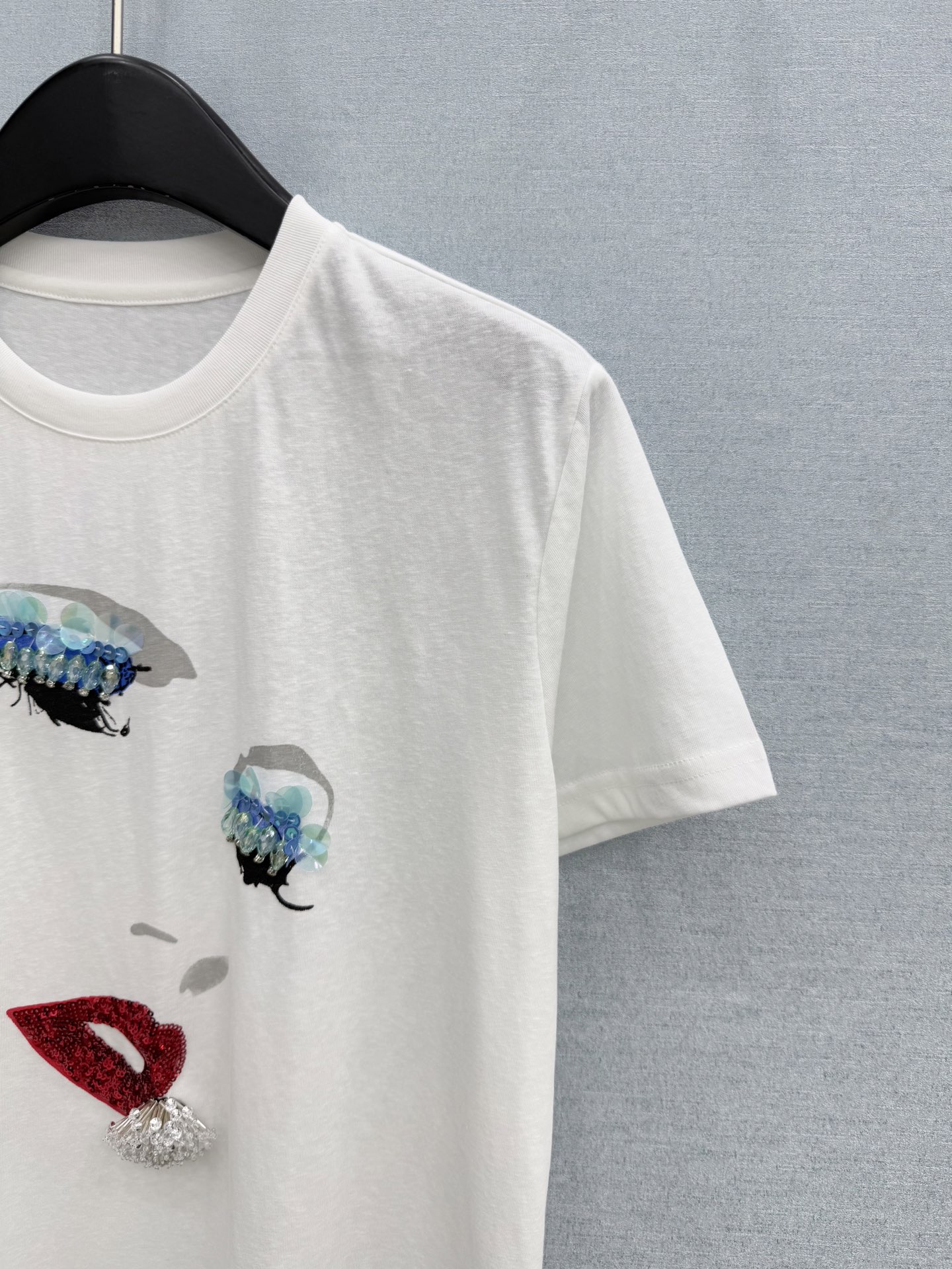 🛒𝐍𝐄𝐖 · 𝟐𝟎𝟐6/爆款现货原单品质 小众*｜精致印花订珠短袖T恤高订面料 亲肤透气舒适标志性字母图