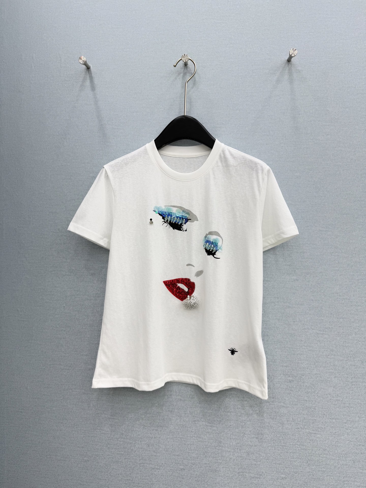 🛒𝐍𝐄𝐖 · 𝟐𝟎𝟐6/爆款现货原单品质 小众*｜精致印花订珠短袖T恤高订面料 亲肤透气舒适标志性字母图