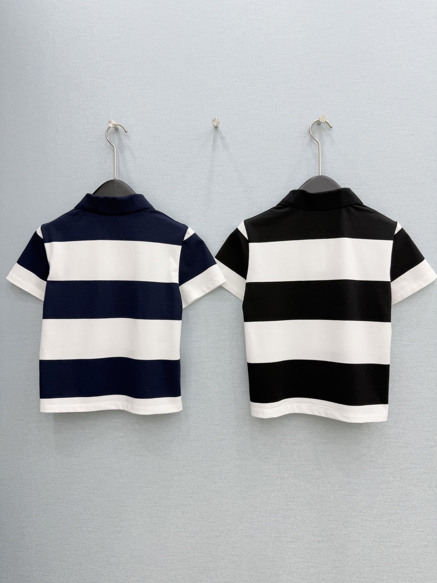 🛒𝐍𝐄𝐖 · 𝟐𝟎𝟐6/爆款现货【春夏上新】 Lou*｜2026新款刺绣T恤高订面料，小短版型 ，上身的