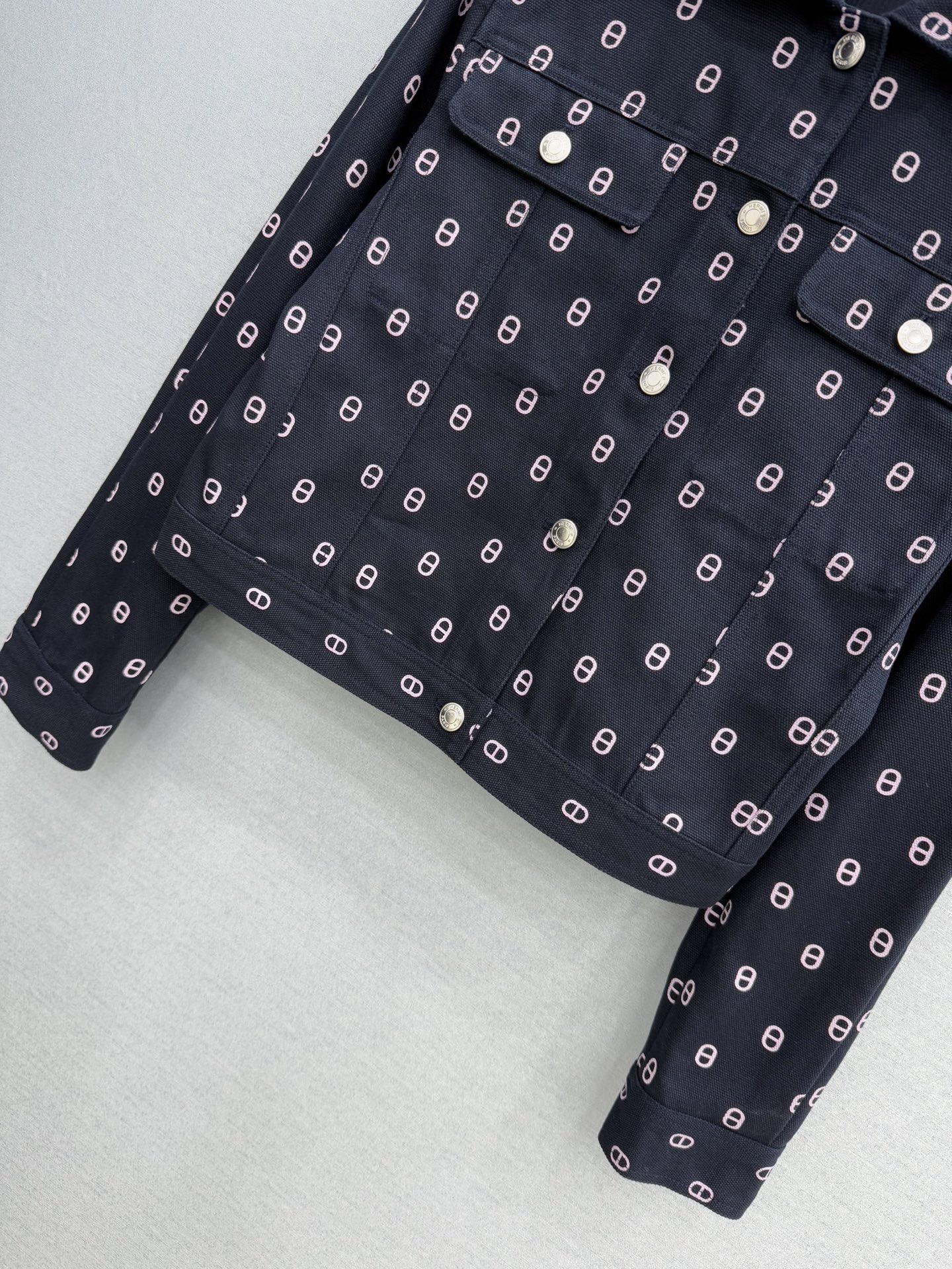 🛒𝐍𝐄𝐖 · 𝟐𝟎𝟐5/爆款现货【原单品质】Her*｜ 2025新品印花牛仔外套 定制YB进口材质 质感