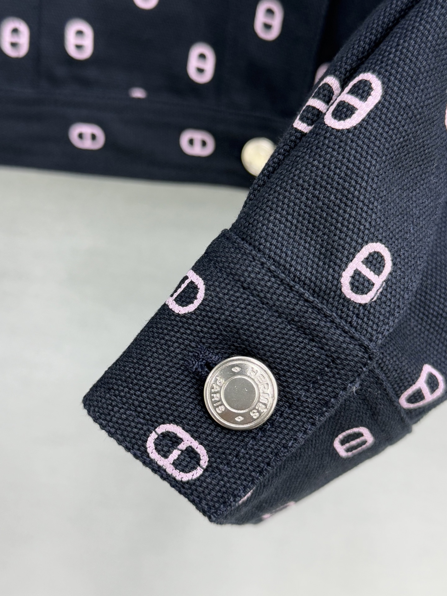 🛒𝐍𝐄𝐖 · 𝟐𝟎𝟐5/爆款现货【原单品质】Her*｜ 2025新品印花牛仔外套 定制YB进口材质 质感