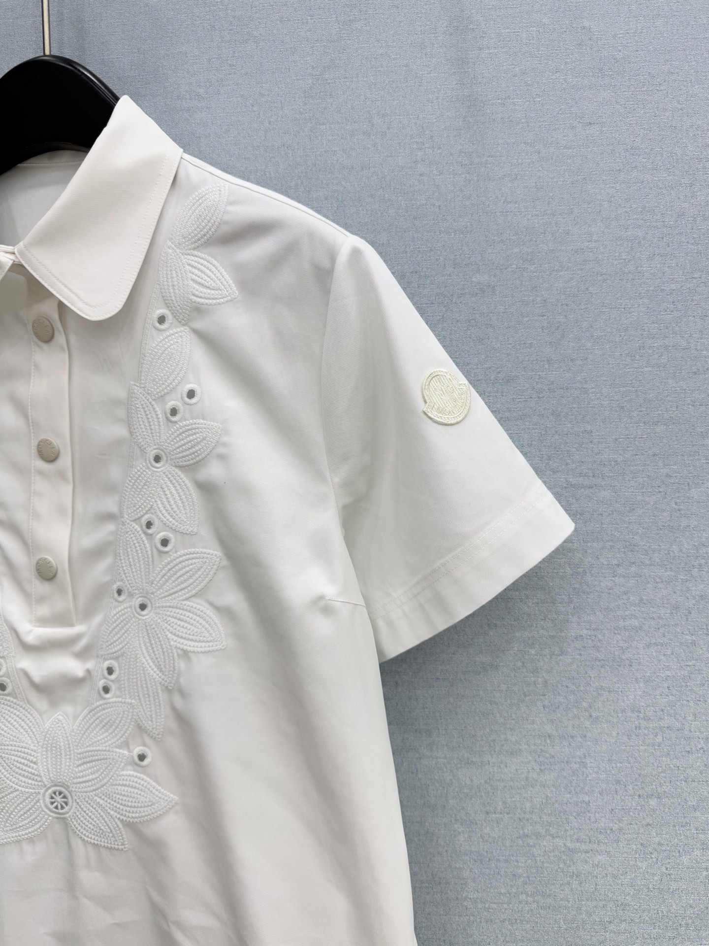 🛒𝐍𝐄𝐖 · 𝟐𝟎𝟐6/爆款现货原单品质 Mon*｜精致水溶刺绣短袖连衣裙高订面料 亲肤透气舒适 订制贴