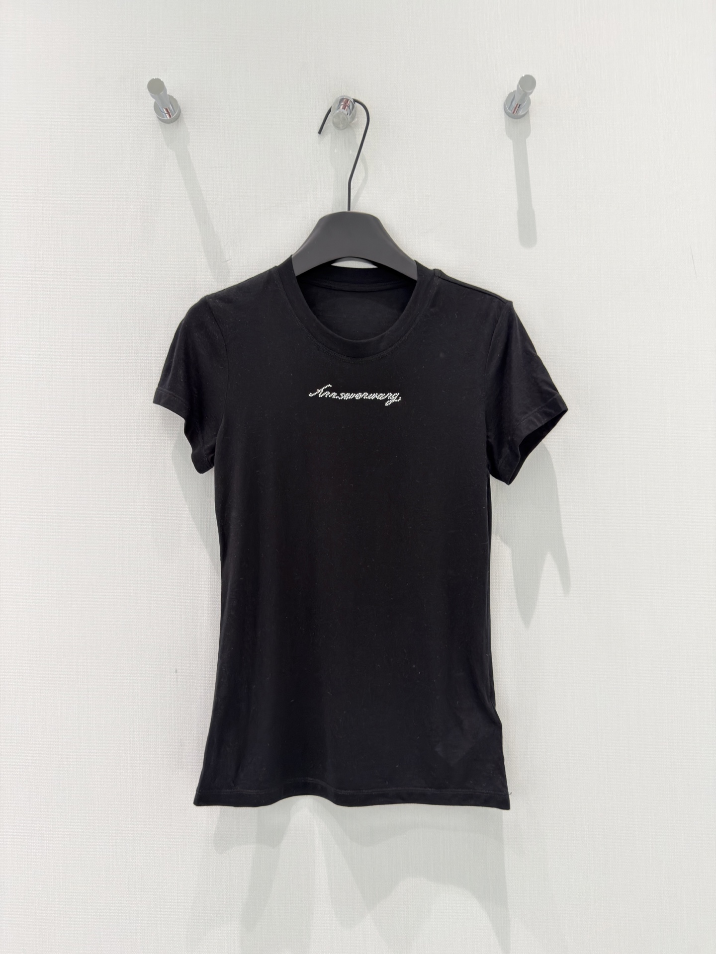 🛒𝐍𝐄𝐖 · 𝟐𝟎𝟐6/爆款现货原创 设计师 ｜2026新品烫钻𝑇𝑒𝑒定制YB材质 透气舒适 质感十足 