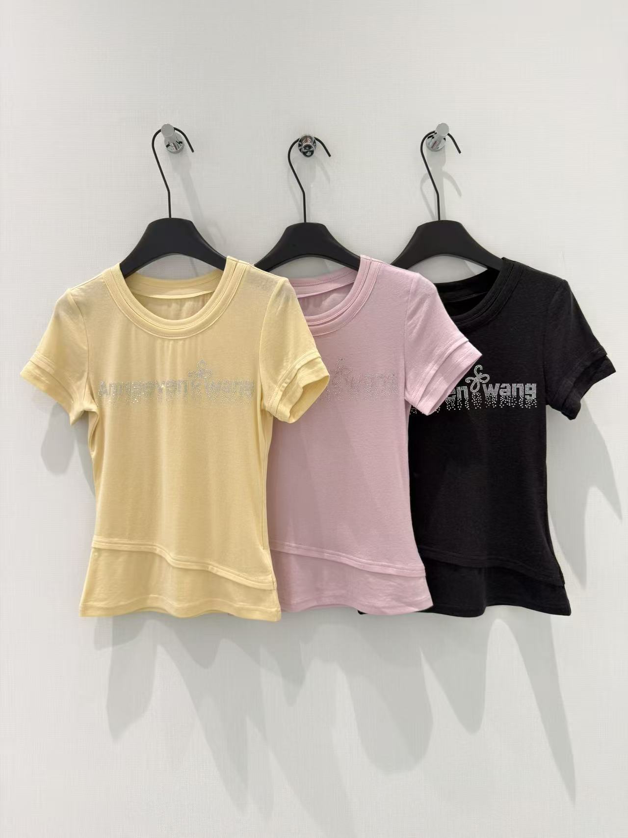 🛒𝐍𝐄𝐖 · 𝟐𝟎𝟐6/爆款现货原创 设计师 ｜2026新品烫钻𝑇𝑒𝑒定制YB材质 透气舒适 质感十足 