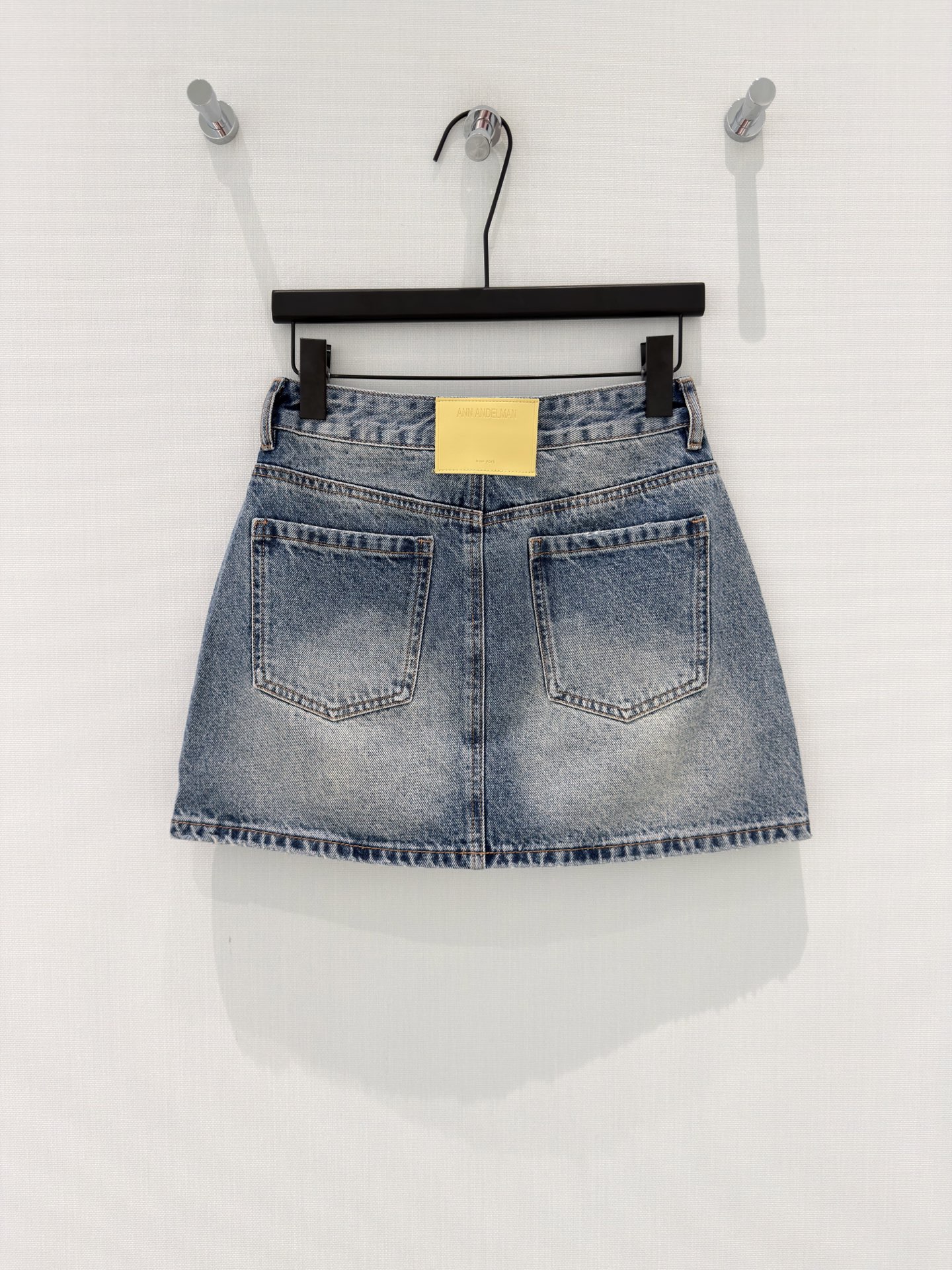 🛒𝐍𝐄𝐖 · 𝟐𝟎𝟐6/爆款现货原创 设计师｜26新款双口袋烫钻裤裙色系搭配非常好看，瘦身设计，版型上身