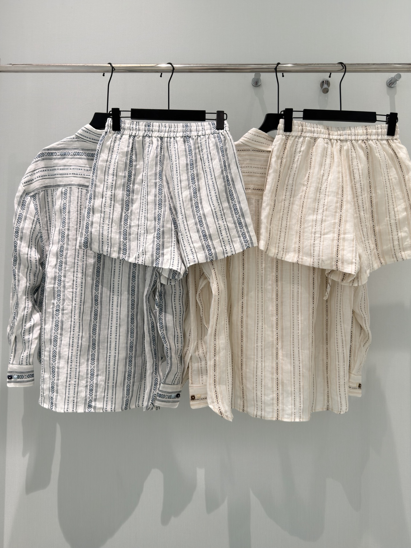 🛒𝐍𝐄𝐖 · 𝟐𝟎𝟐6/爆款现货【春夏上新】设计师｜26新品亚麻衬衫套装！高端定绣花衬衫，搭配松紧抽绳短