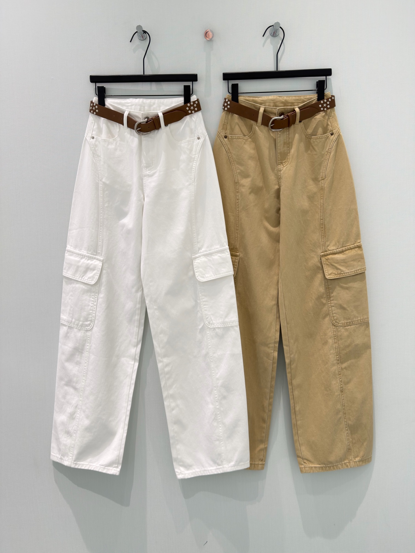 🛒𝐍𝐄𝐖 · 𝟐𝟎𝟐6/爆款现货原创 设计师｜双口袋工装式牛仔裤采用高端定制面料，牛仔穿起来非常舒适，常