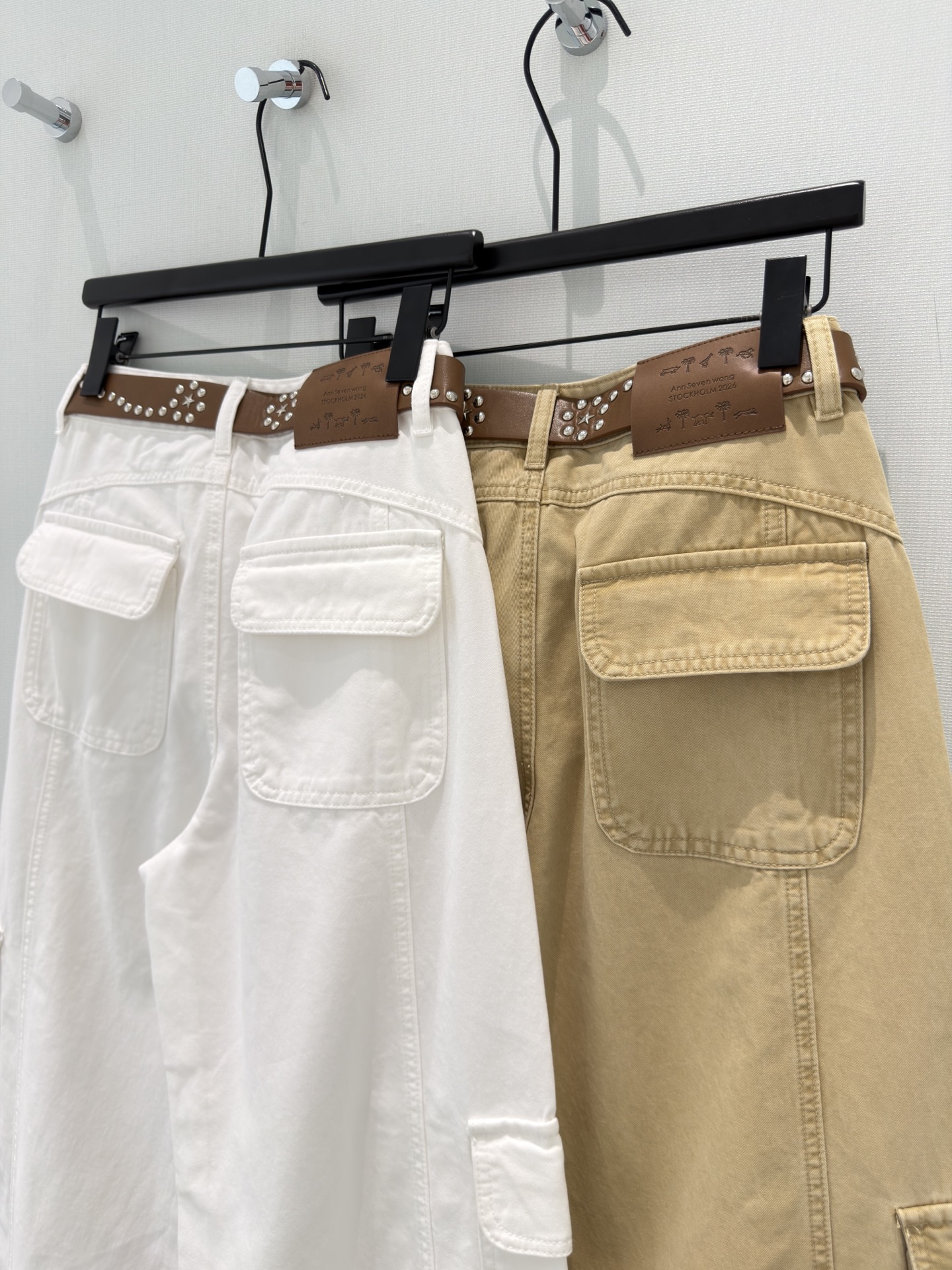 🛒𝐍𝐄𝐖 · 𝟐𝟎𝟐6/爆款现货原创 设计师｜双口袋工装式牛仔裤采用高端定制面料，牛仔穿起来非常舒适，常