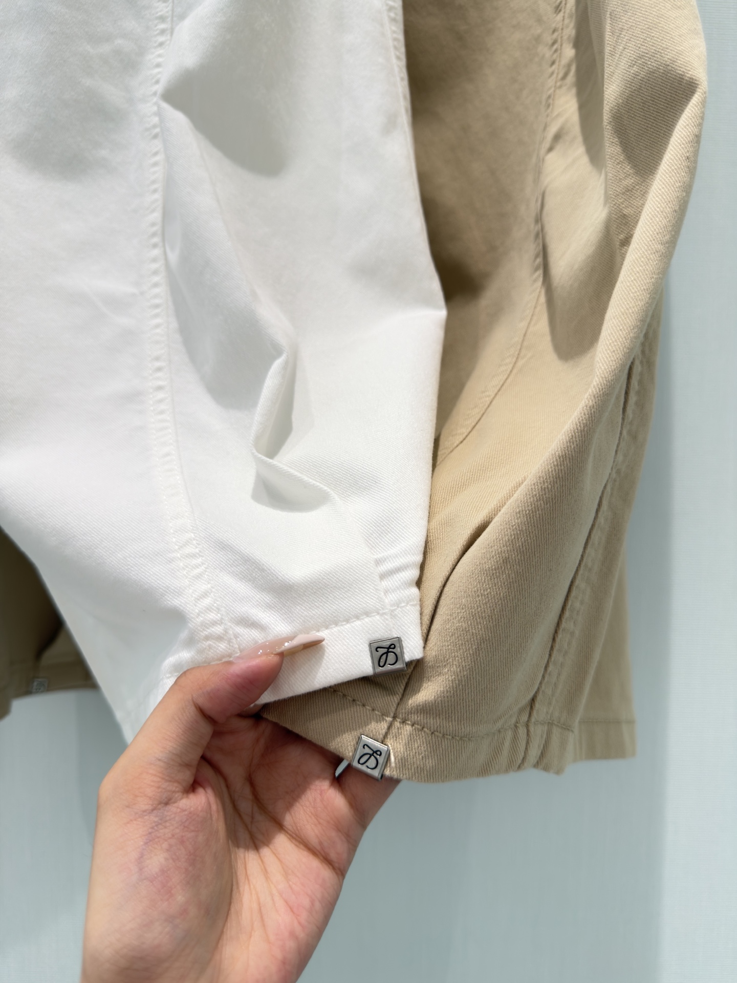 🛒𝐍𝐄𝐖 · 𝟐𝟎𝟐6/爆款现货原创 设计师｜刺绣八分牛仔裤采用高端定制面料，牛仔穿起来非常舒适，常规设