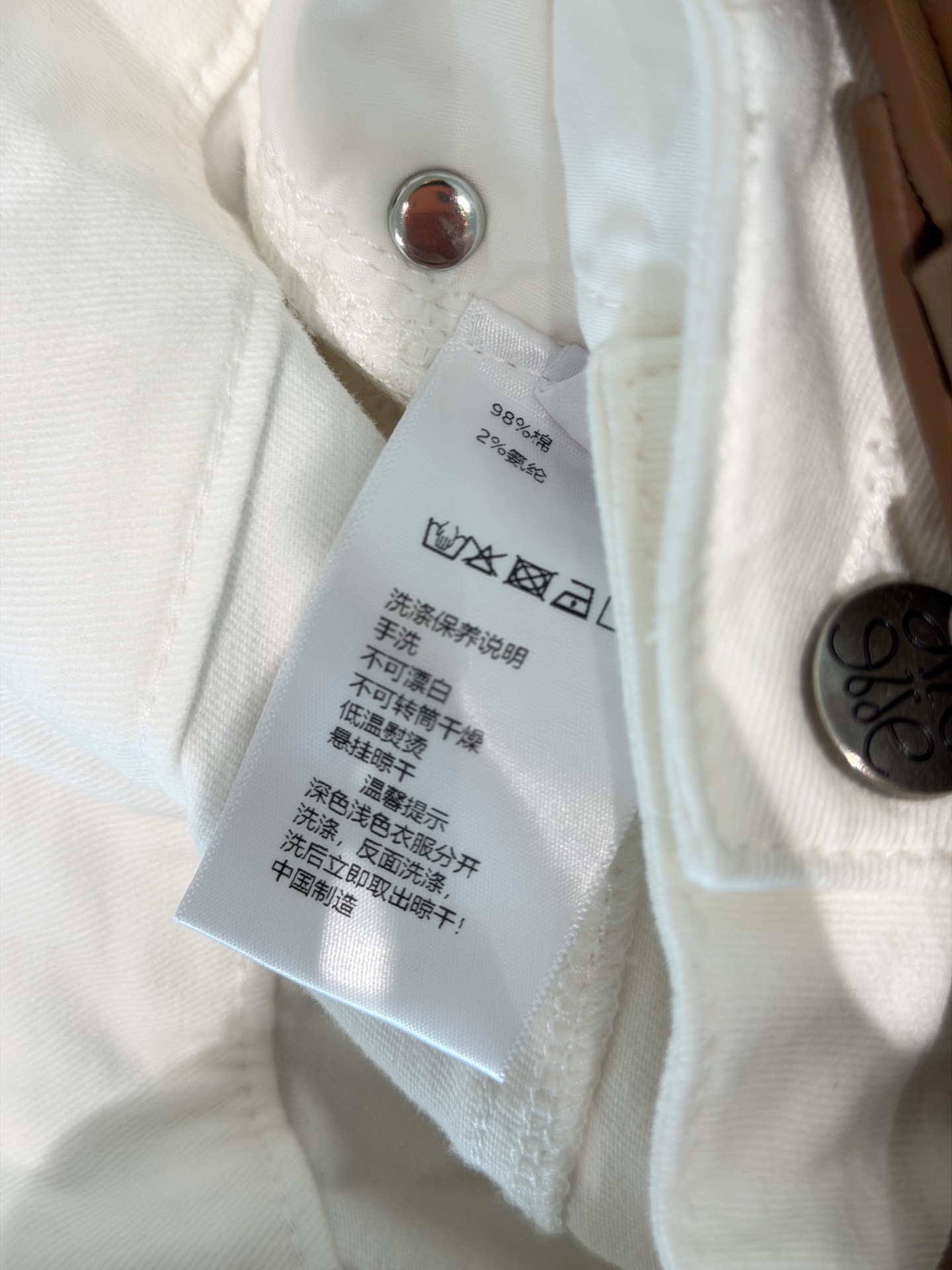 🛒𝐍𝐄𝐖 · 𝟐𝟎𝟐6/爆款现货原创 设计师｜刺绣八分牛仔裤采用高端定制面料，牛仔穿起来非常舒适，常规设