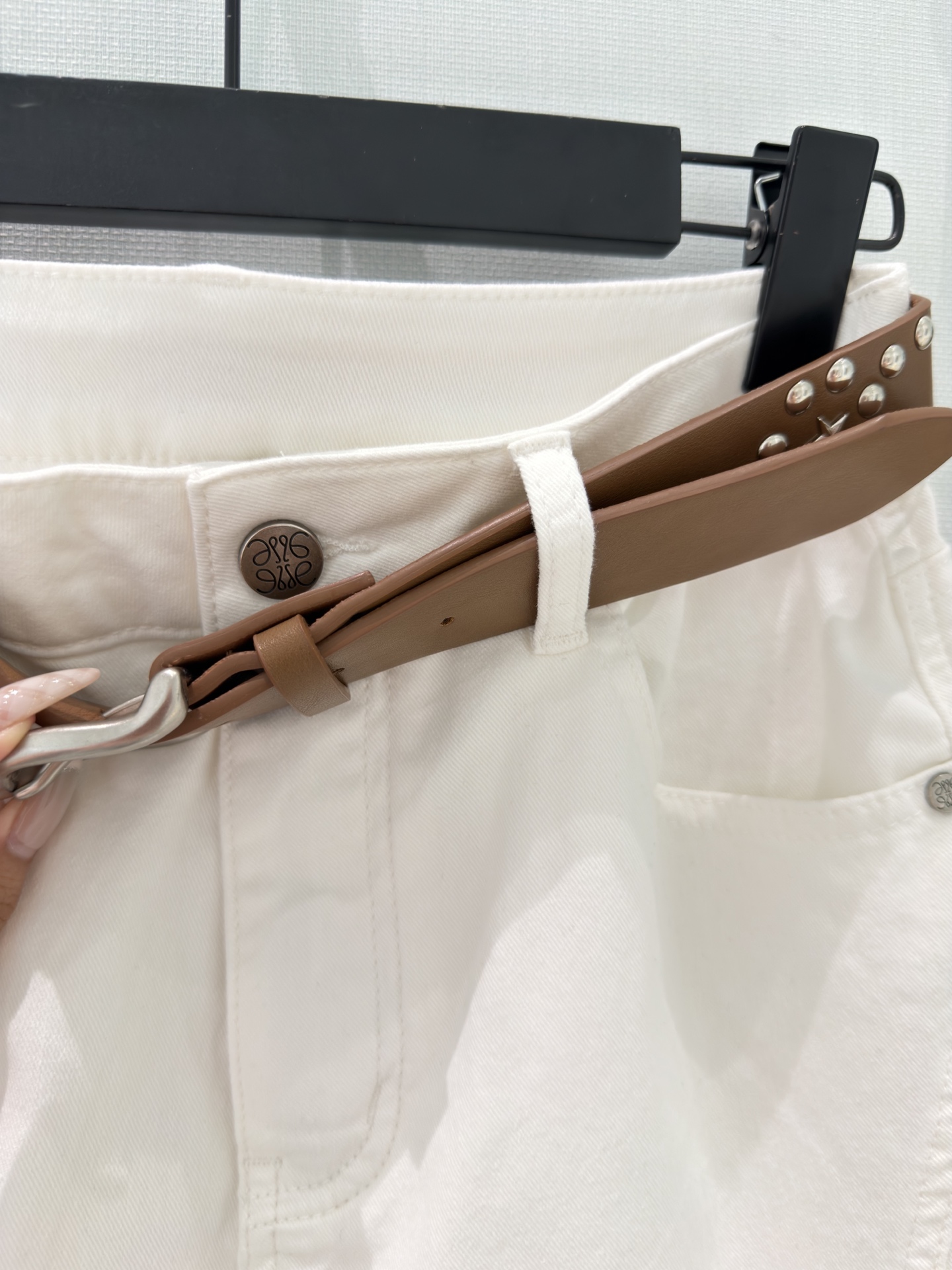 🛒𝐍𝐄𝐖 · 𝟐𝟎𝟐6/爆款现货原创 设计师｜刺绣八分牛仔裤采用高端定制面料，牛仔穿起来非常舒适，常规设