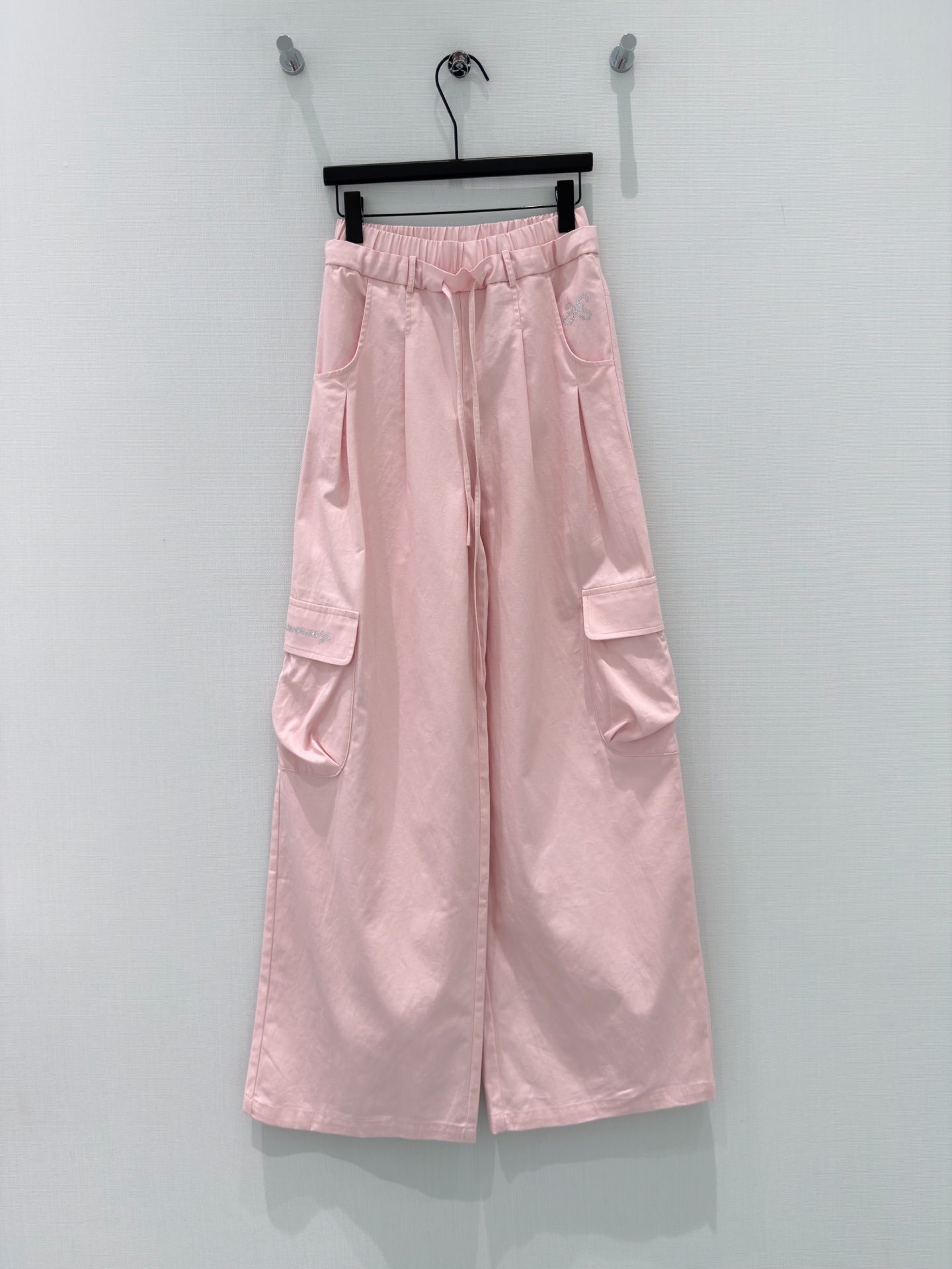 🛒𝐍𝐄𝐖 · 𝟐𝟎𝟐6/爆款现货【春夏上新】设计师原创｜抽绳工装式阔腿休闲裤颜色百搭高级 定制版型尽显高