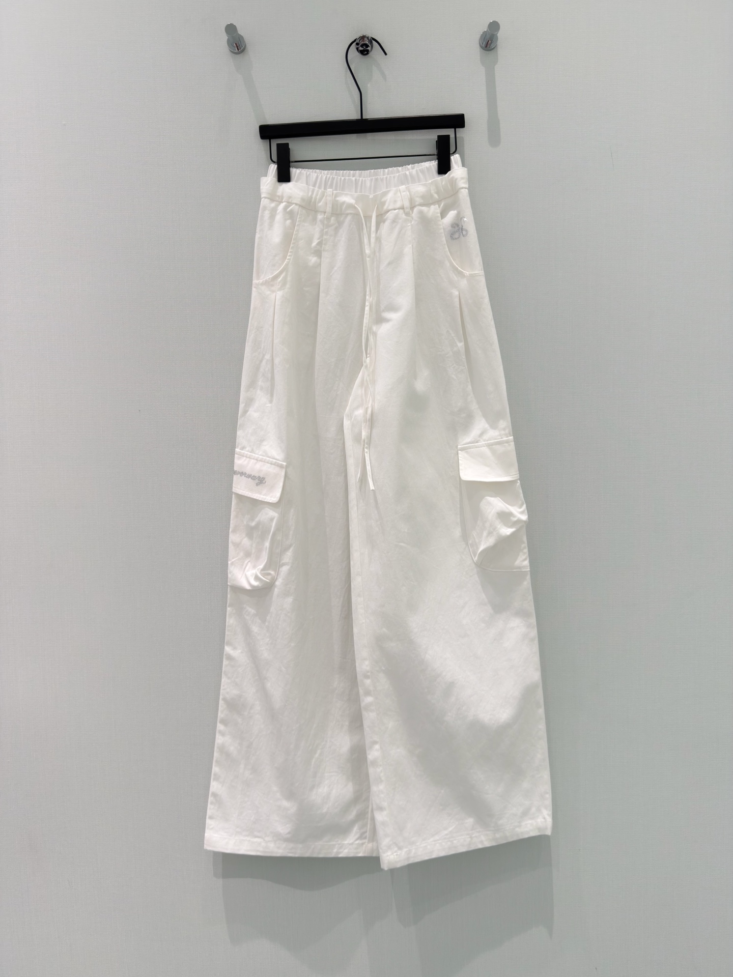 🛒𝐍𝐄𝐖 · 𝟐𝟎𝟐6/爆款现货【春夏上新】设计师原创｜抽绳工装式阔腿休闲裤颜色百搭高级 定制版型尽显高