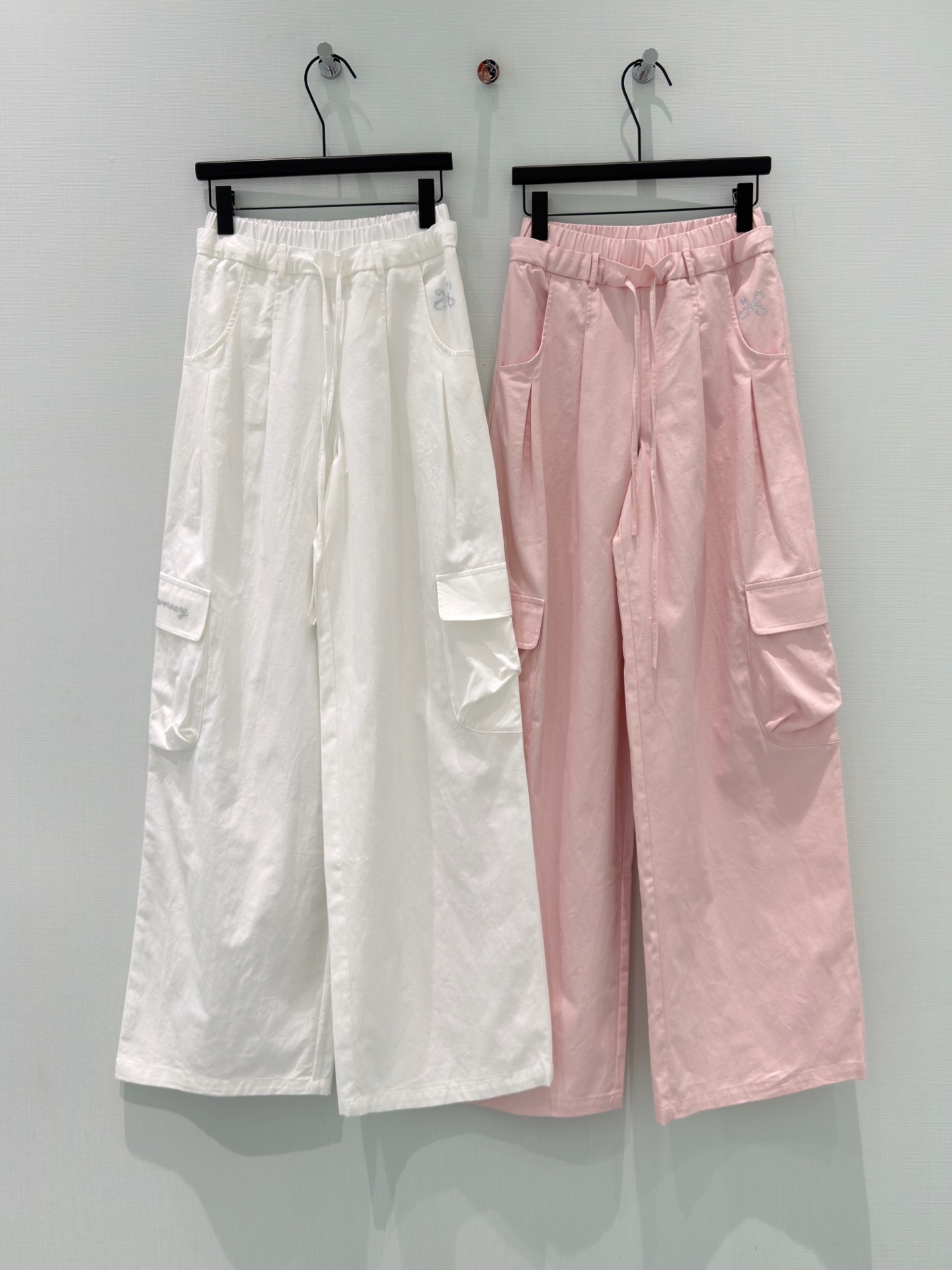 🛒𝐍𝐄𝐖 · 𝟐𝟎𝟐6/爆款现货【春夏上新】设计师原创｜抽绳工装式阔腿休闲裤颜色百搭高级 定制版型尽显高