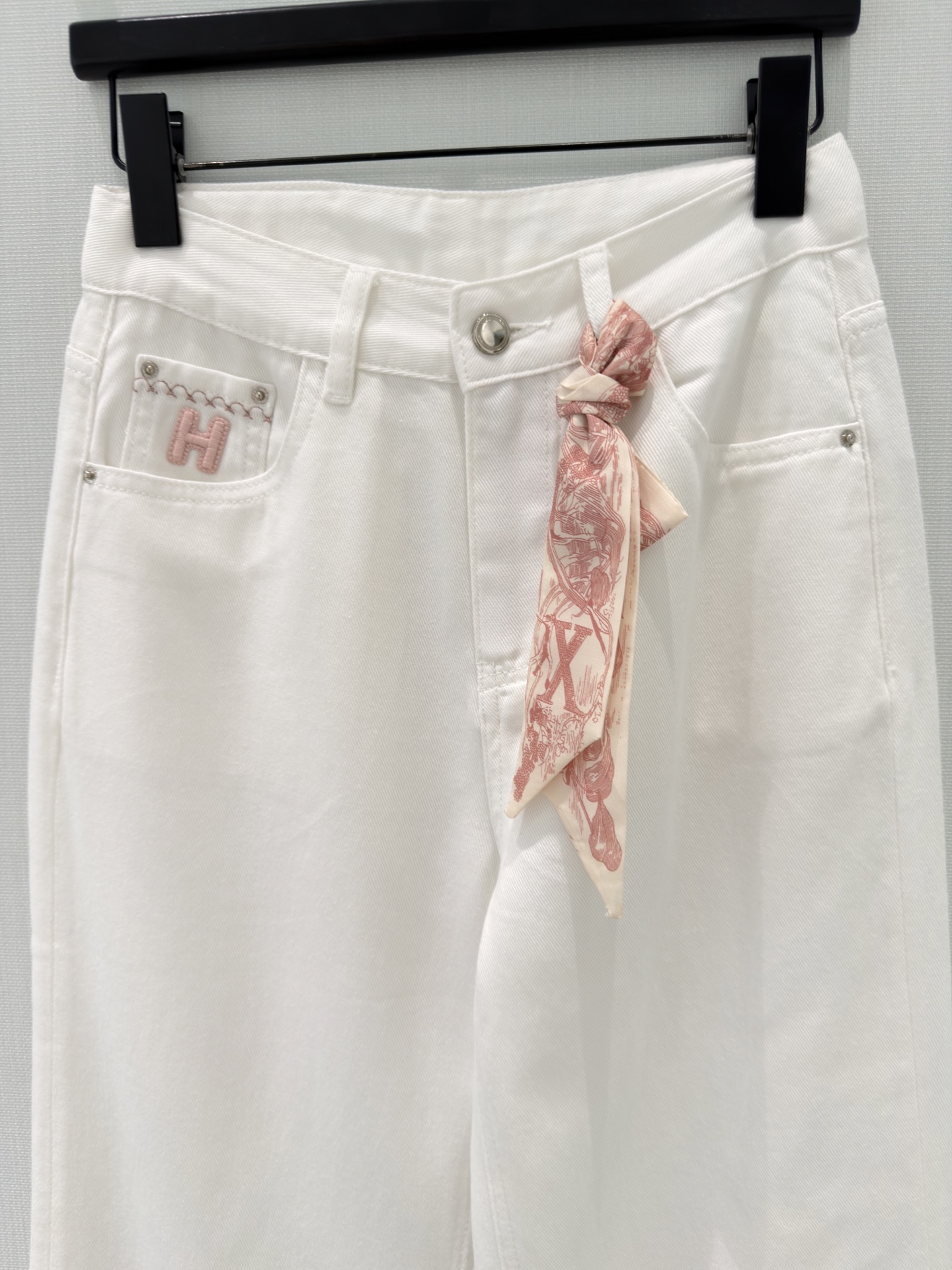 🛒𝐍𝐄𝐖 · 𝟐𝟎𝟐6/爆款现货设计师 Her*｜2026丝巾装饰来赛尔棉质牛仔裤定制YB斜纹棉牛仔材质