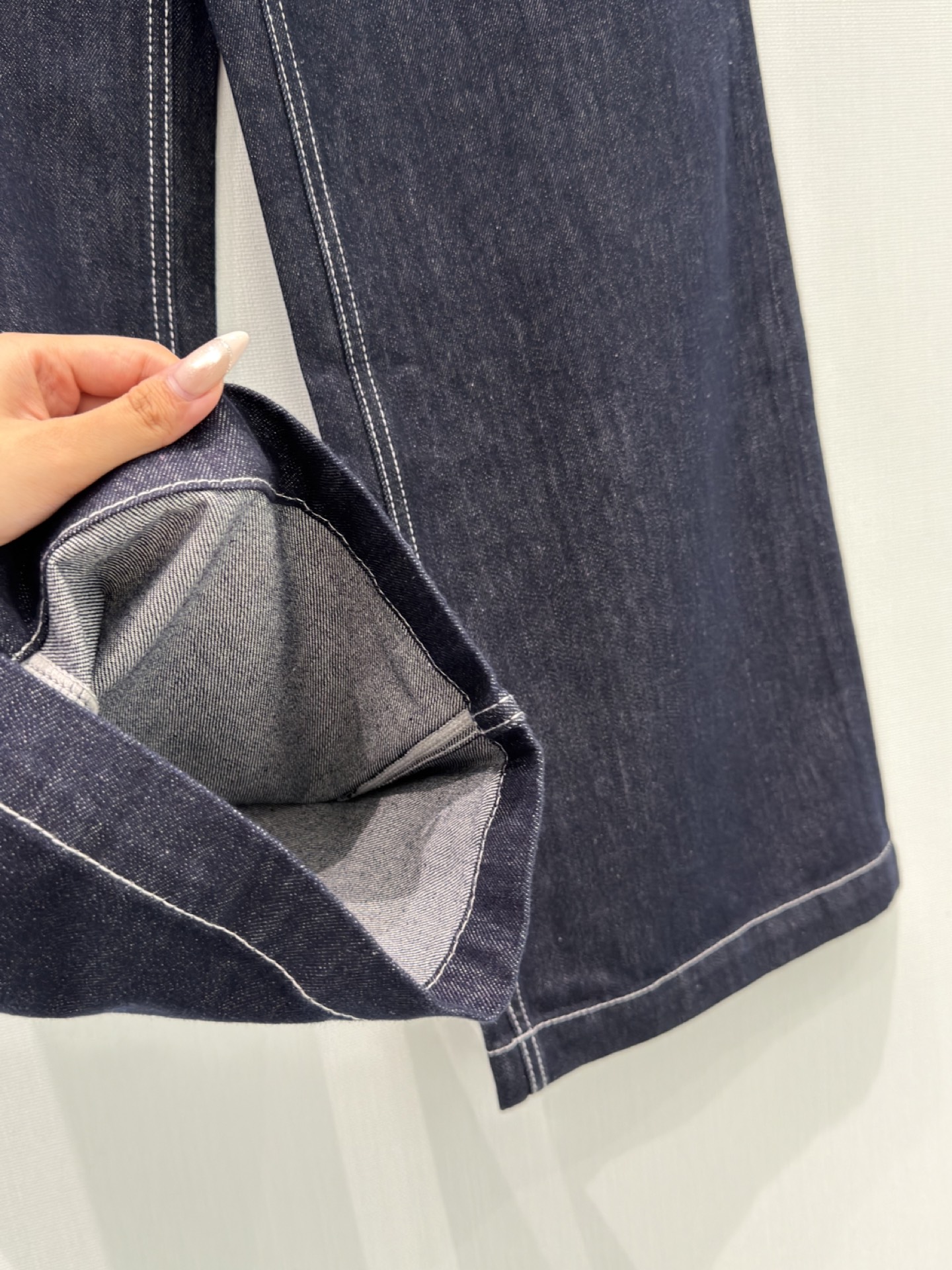 🛒𝐍𝐄𝐖 · 𝟐𝟎𝟐6/爆款现货【原单品质】Cha*｜小香风订制花边拼接烫钻直筒牛仔裤采用高端定制面料，