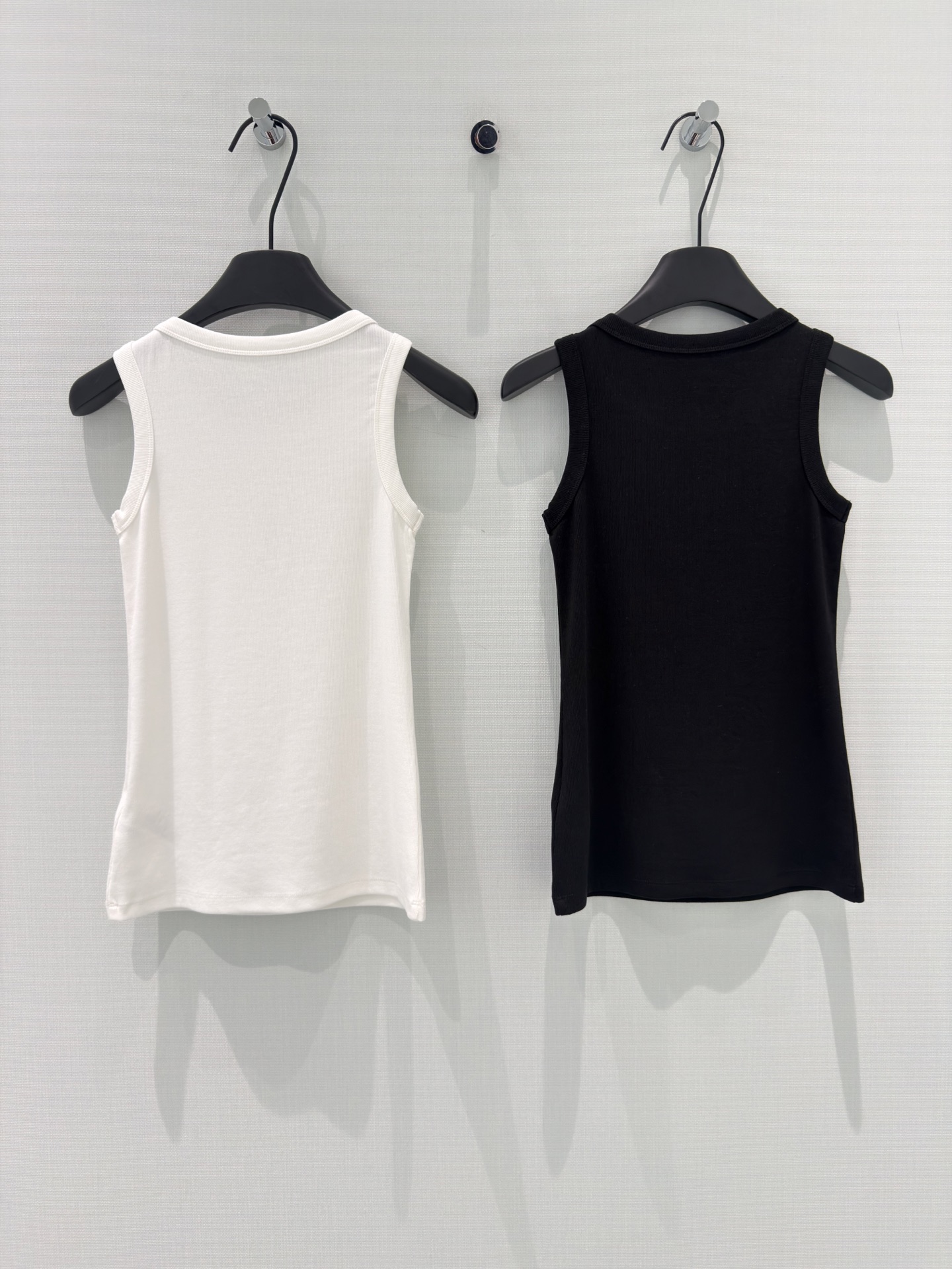 🛒𝐍𝐄𝐖 · 𝟐𝟎𝟐6/爆款现货设计师 原创｜2026新款订珠背心云感舒适的系列！上身的触感谁穿谁知道的