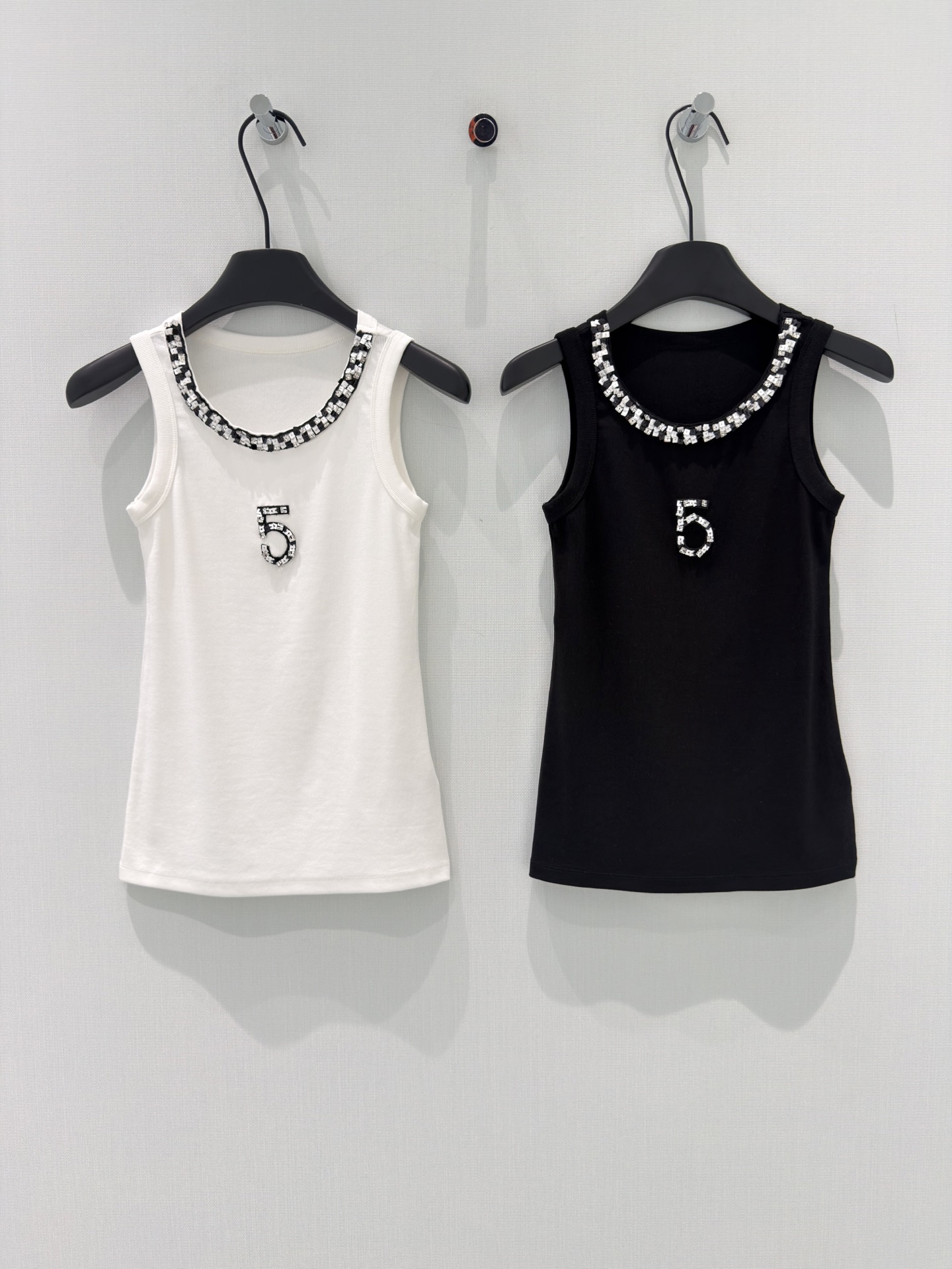 🛒𝐍𝐄𝐖 · 𝟐𝟎𝟐6/爆款现货设计师 原创｜2026新款订珠背心云感舒适的系列！上身的触感谁穿谁知道的